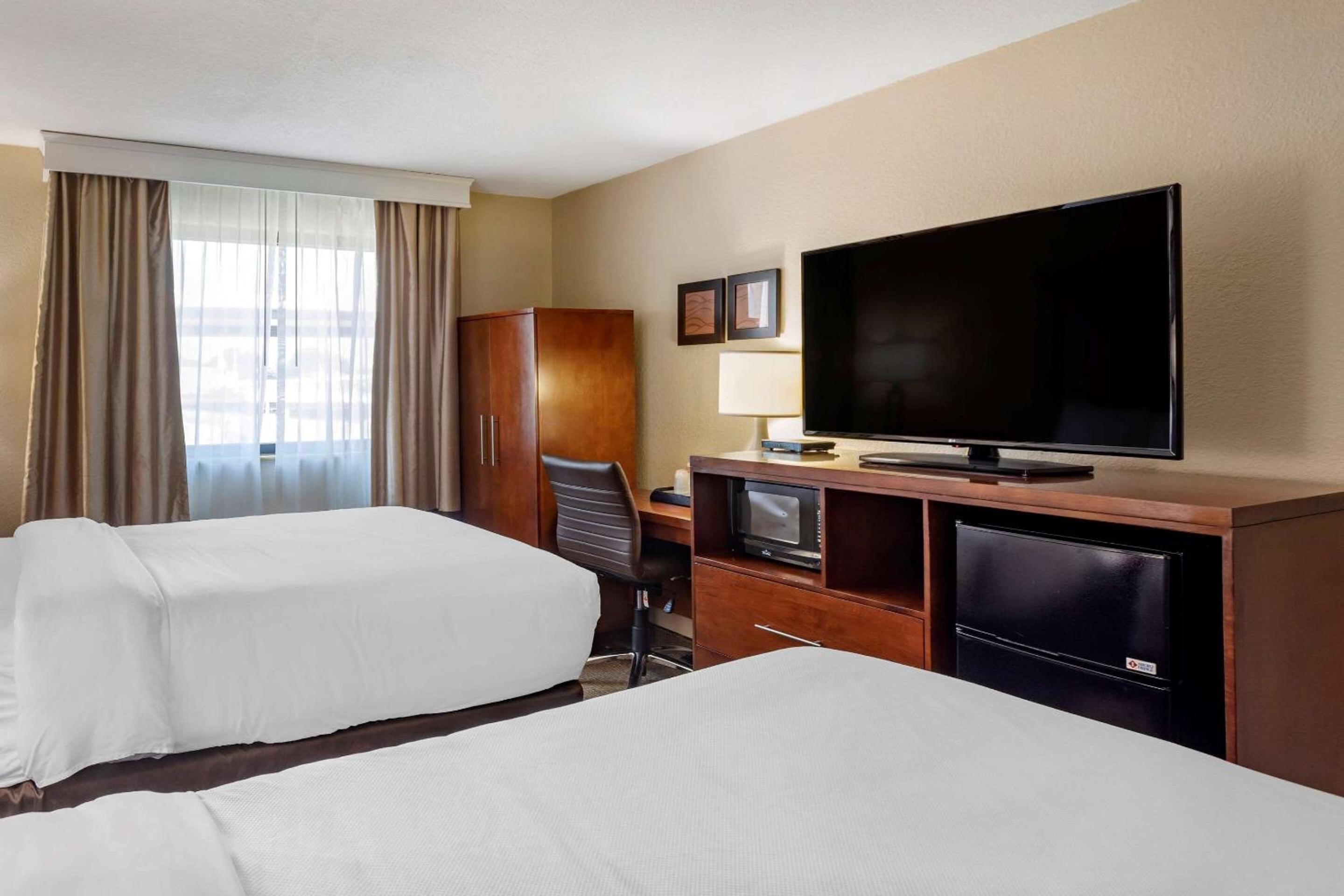 Double Room with Two Double Beds - Photo 5