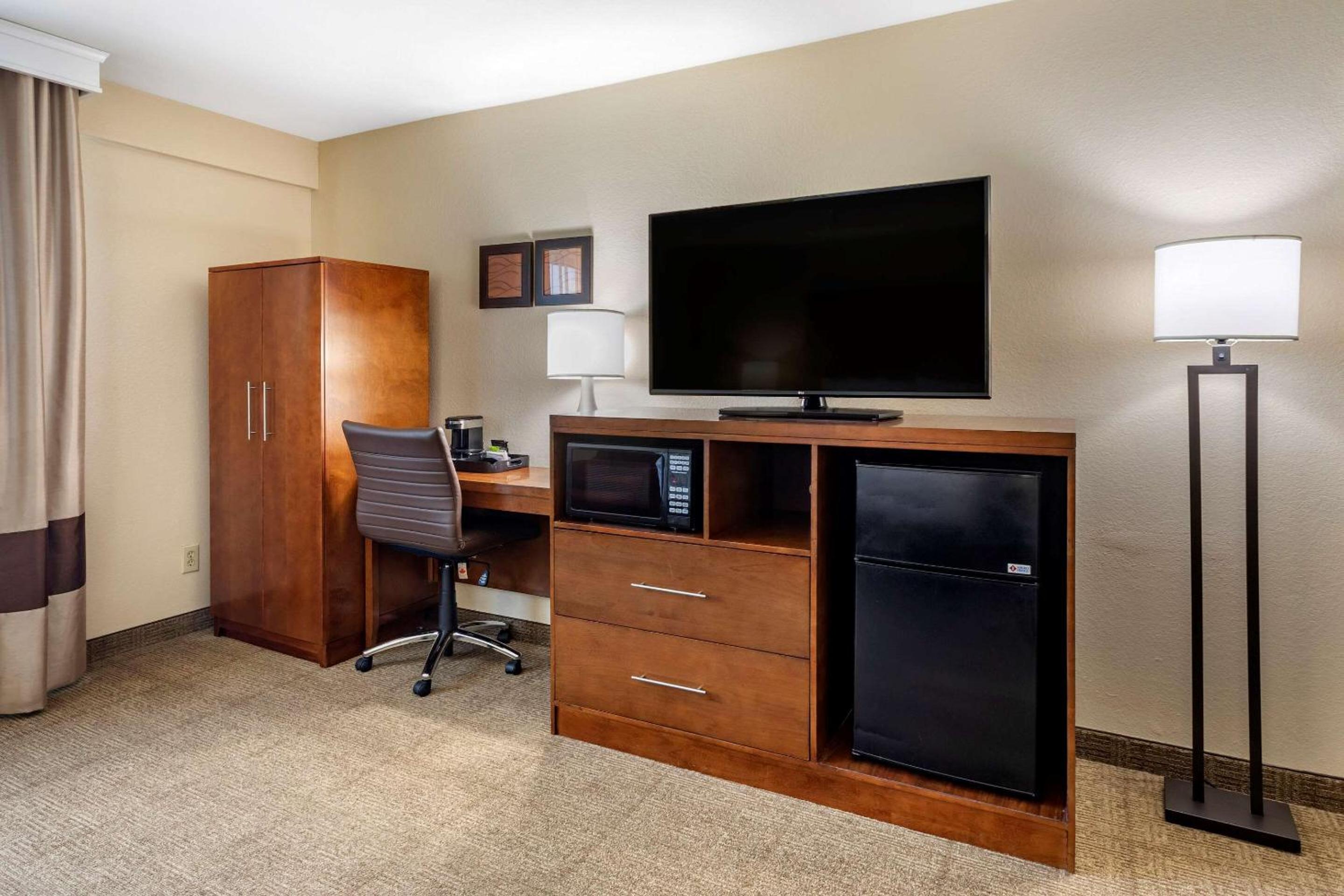 Double Room with Two Double Beds - Photo 1