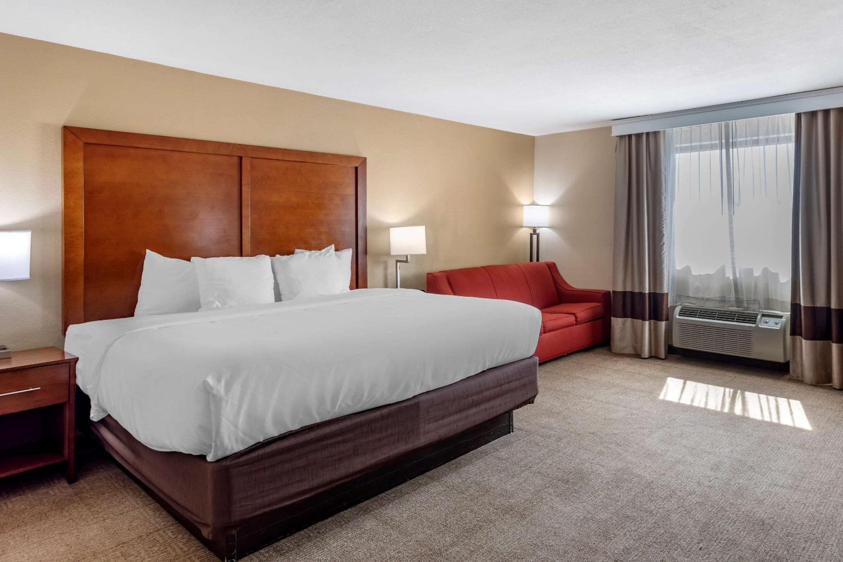 Superior King Room - Non-Smoking - Photo 12