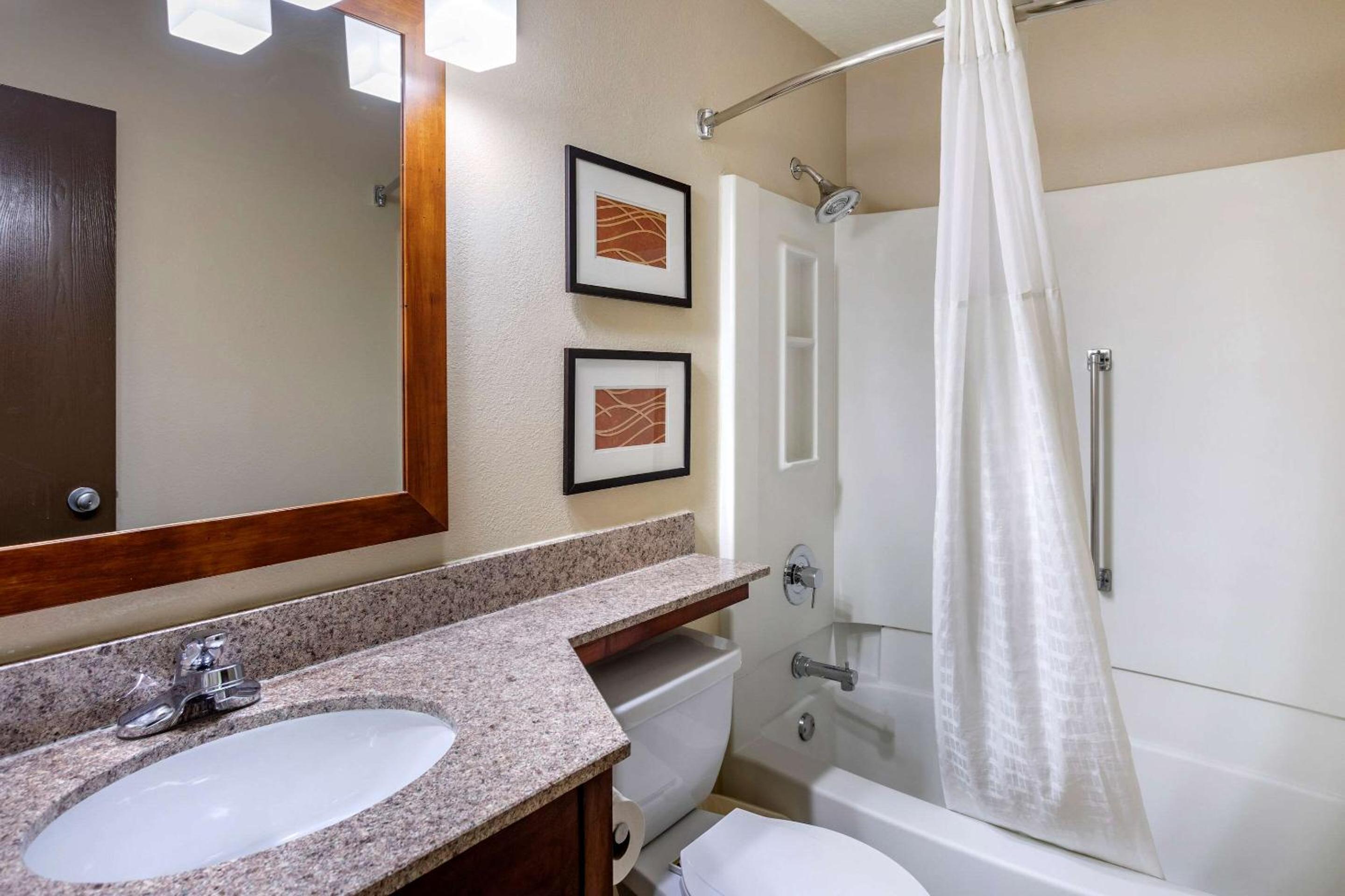 Superior King Room - Non-Smoking - Photo 5