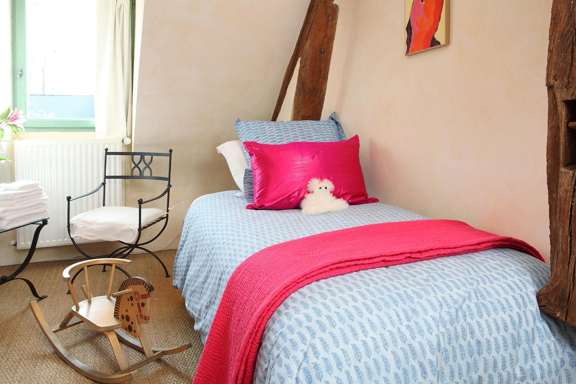 Three-Bedroom House photo 3