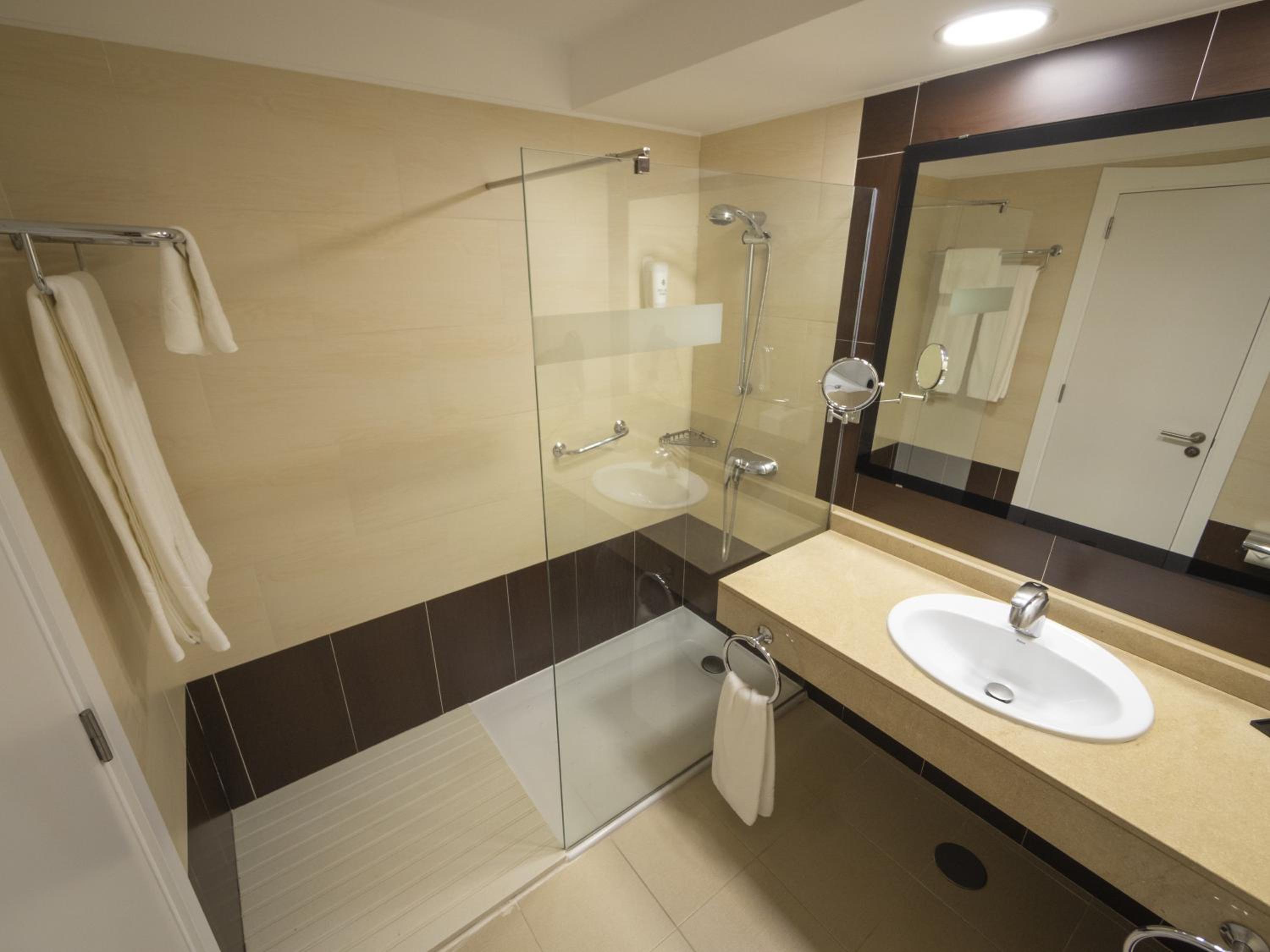 Twin Room Side Sea View (2 Adults) thumbnail 5