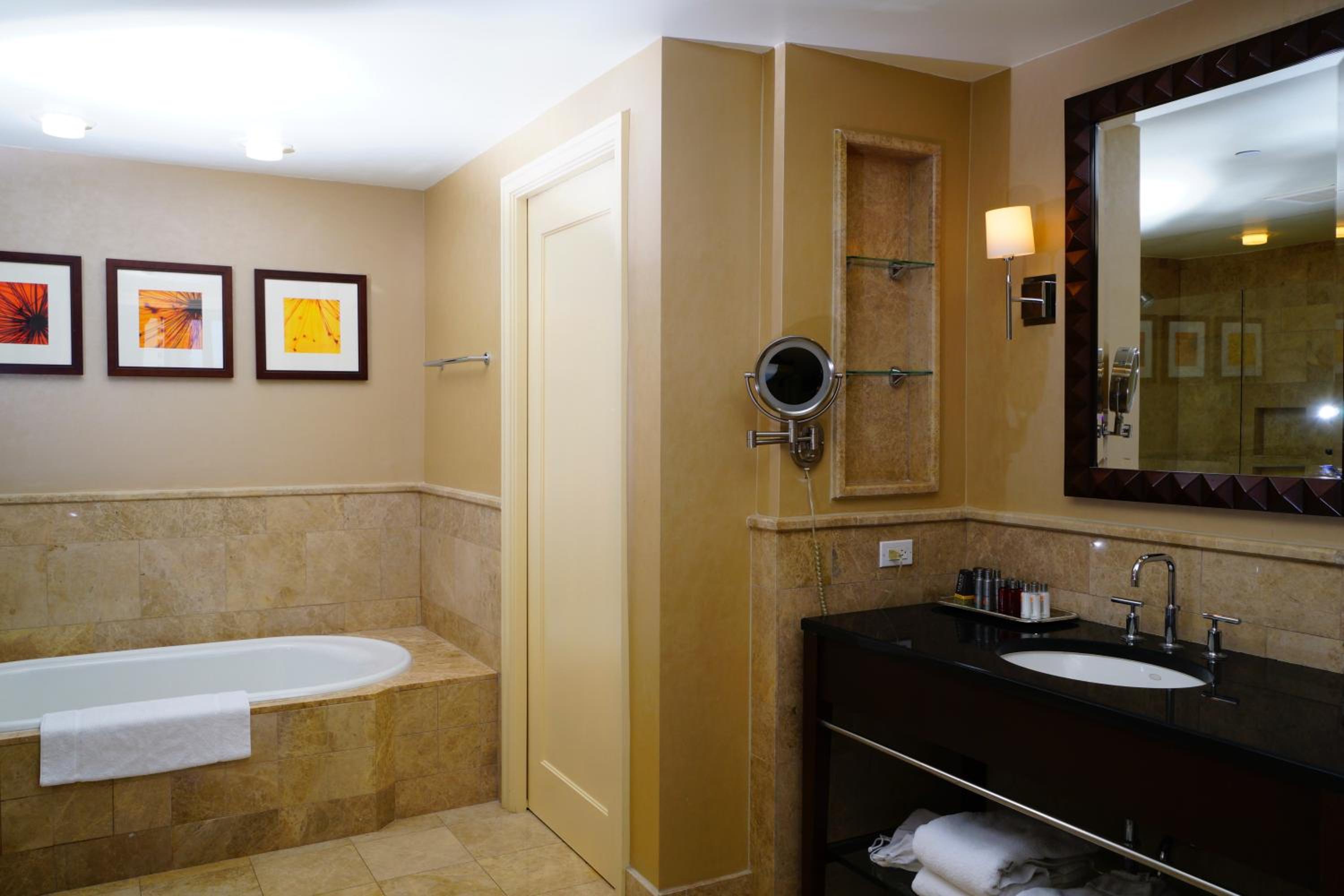 Larger 2 Bedroom Suite, Ocean View, Balcony  photo 3