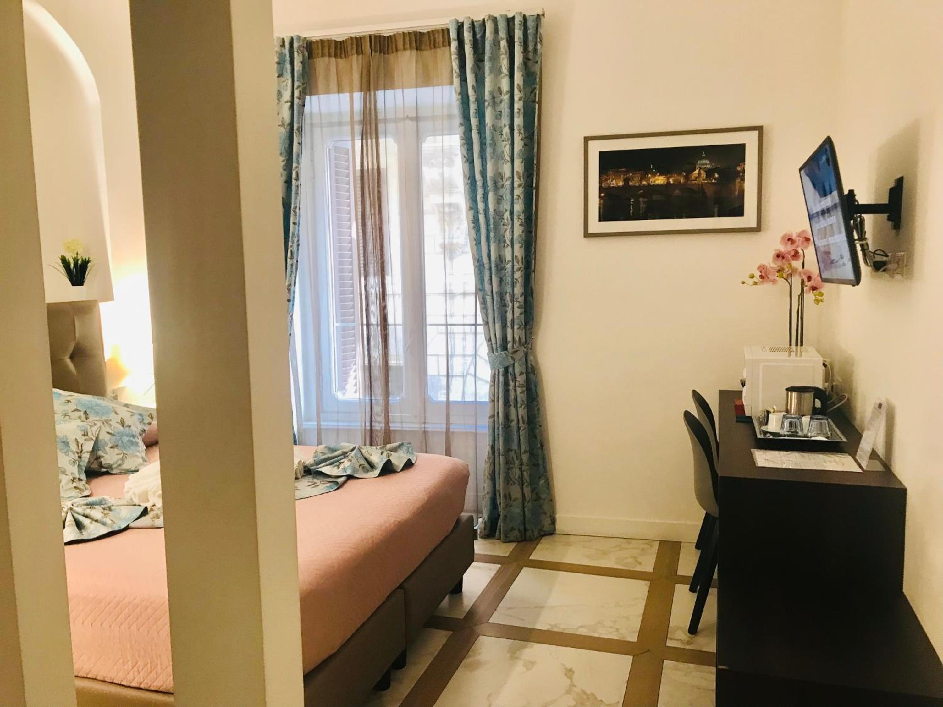 Double Room with Private Bathroom photo 2