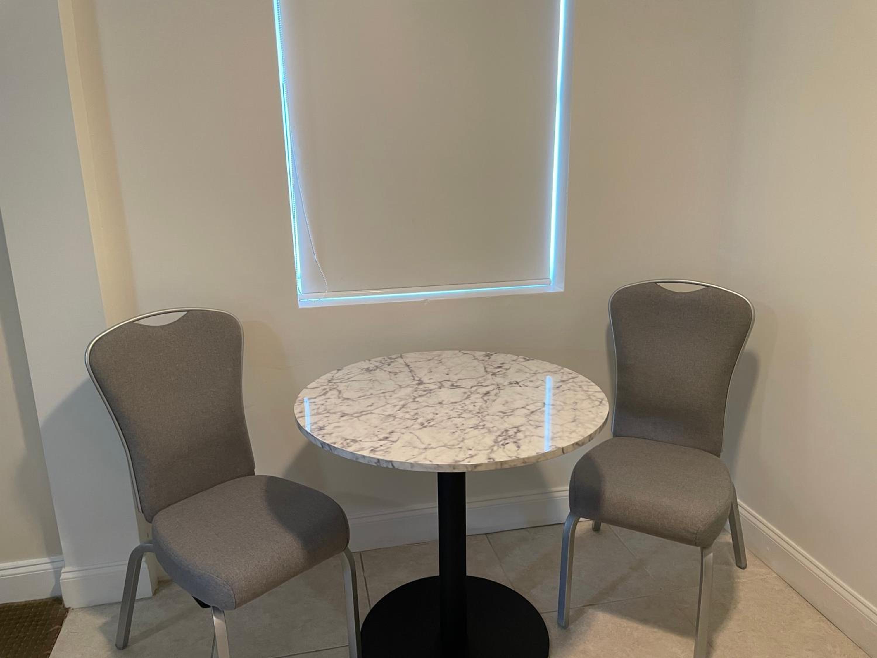 Superior King with Kitchenette- Free Parking - Photo 6