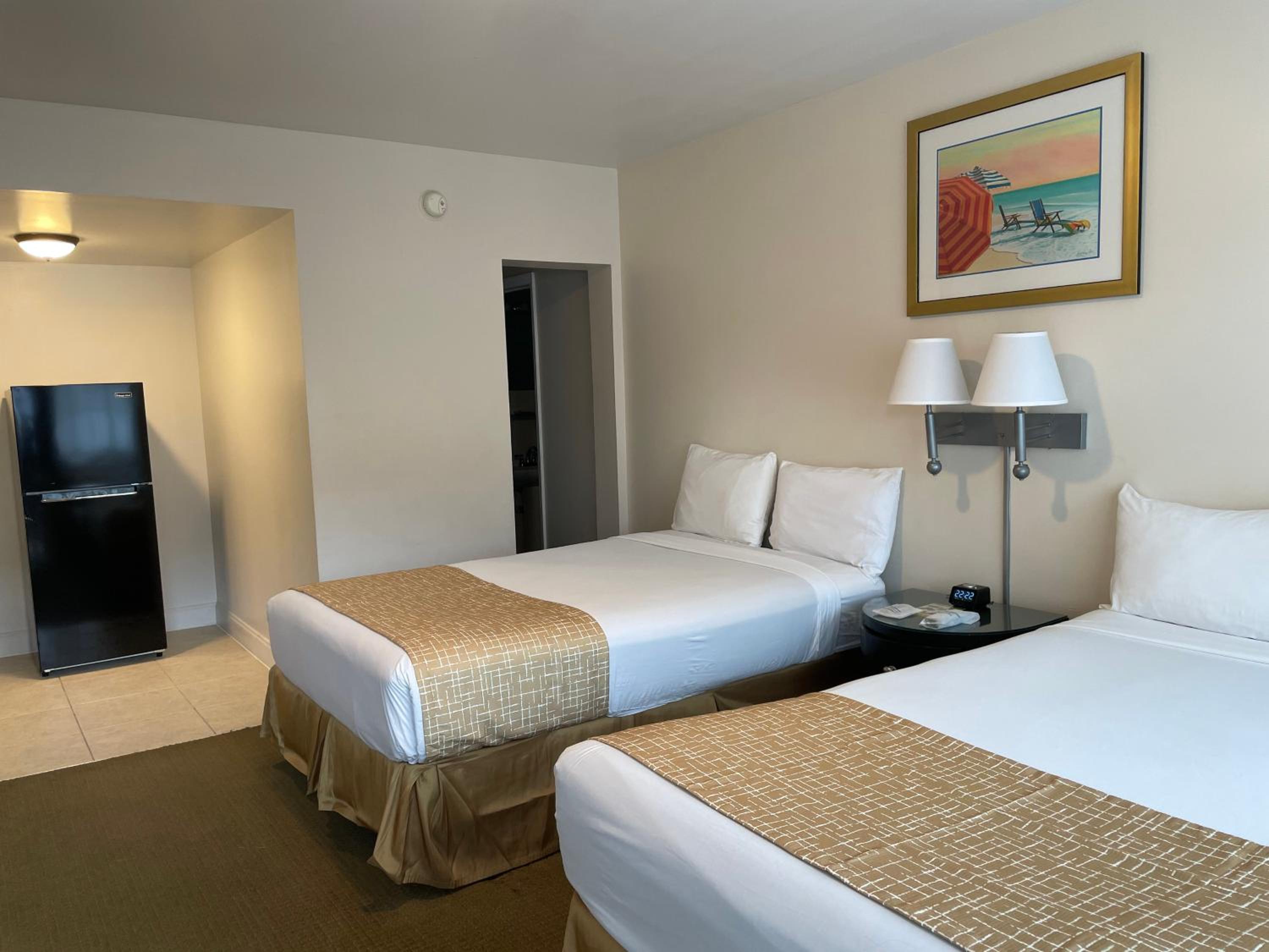 Standard Double Hotel Room with Two Double Beds - Free Parking - Photo 4