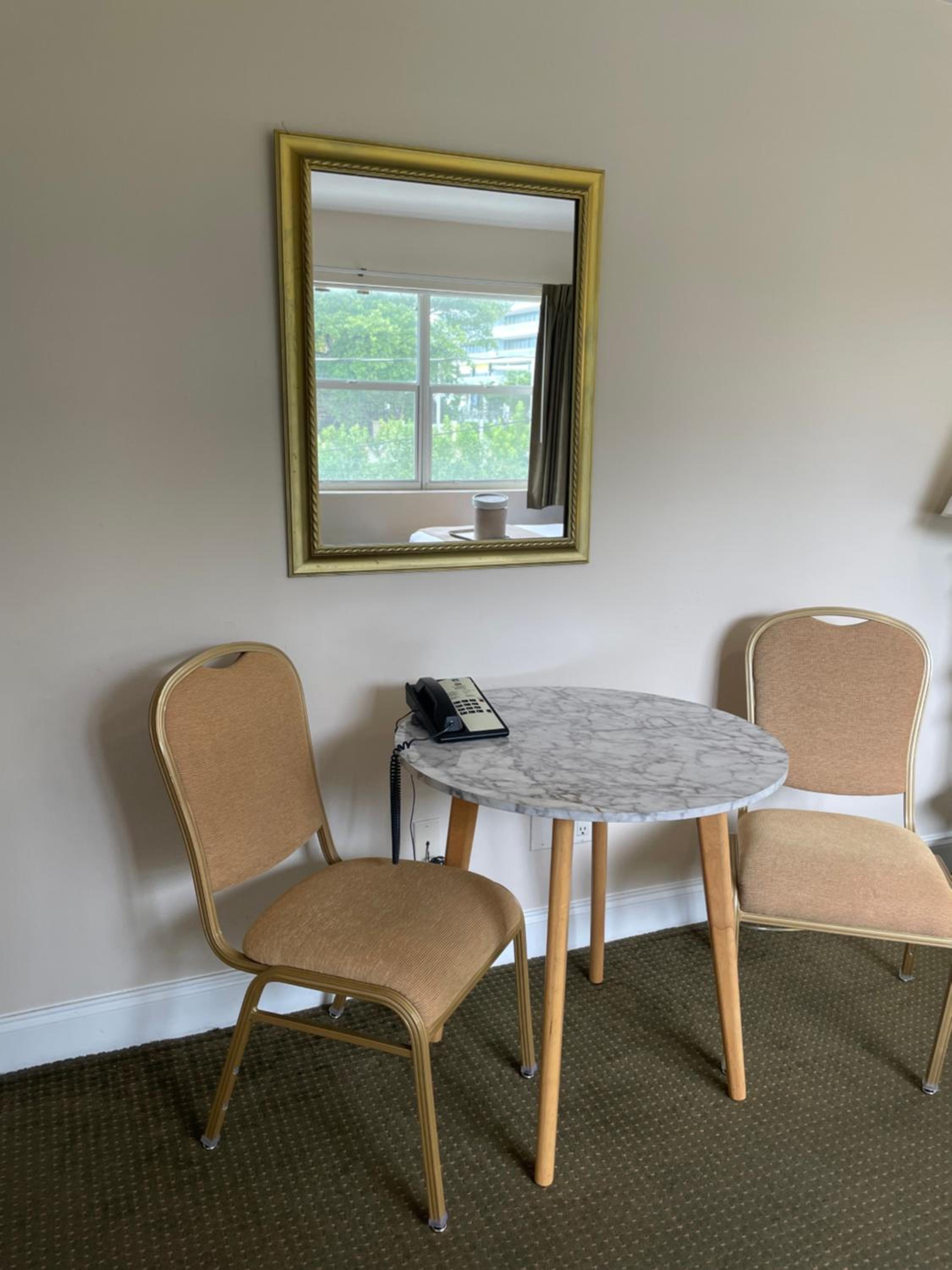 Superior King with Kitchenette- Free Parking - Photo 7