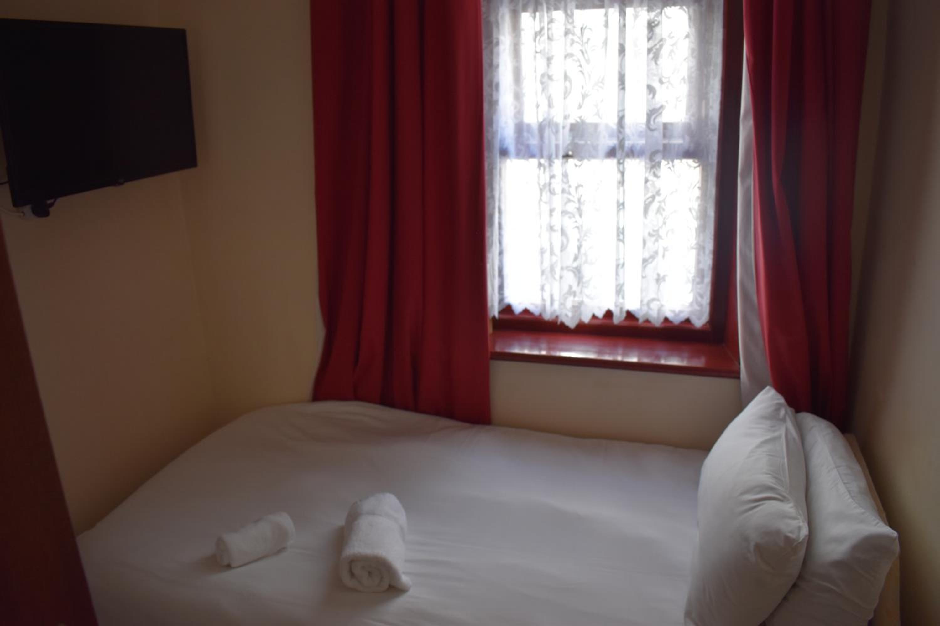 Double Room with Private Bathroom - Photo 1