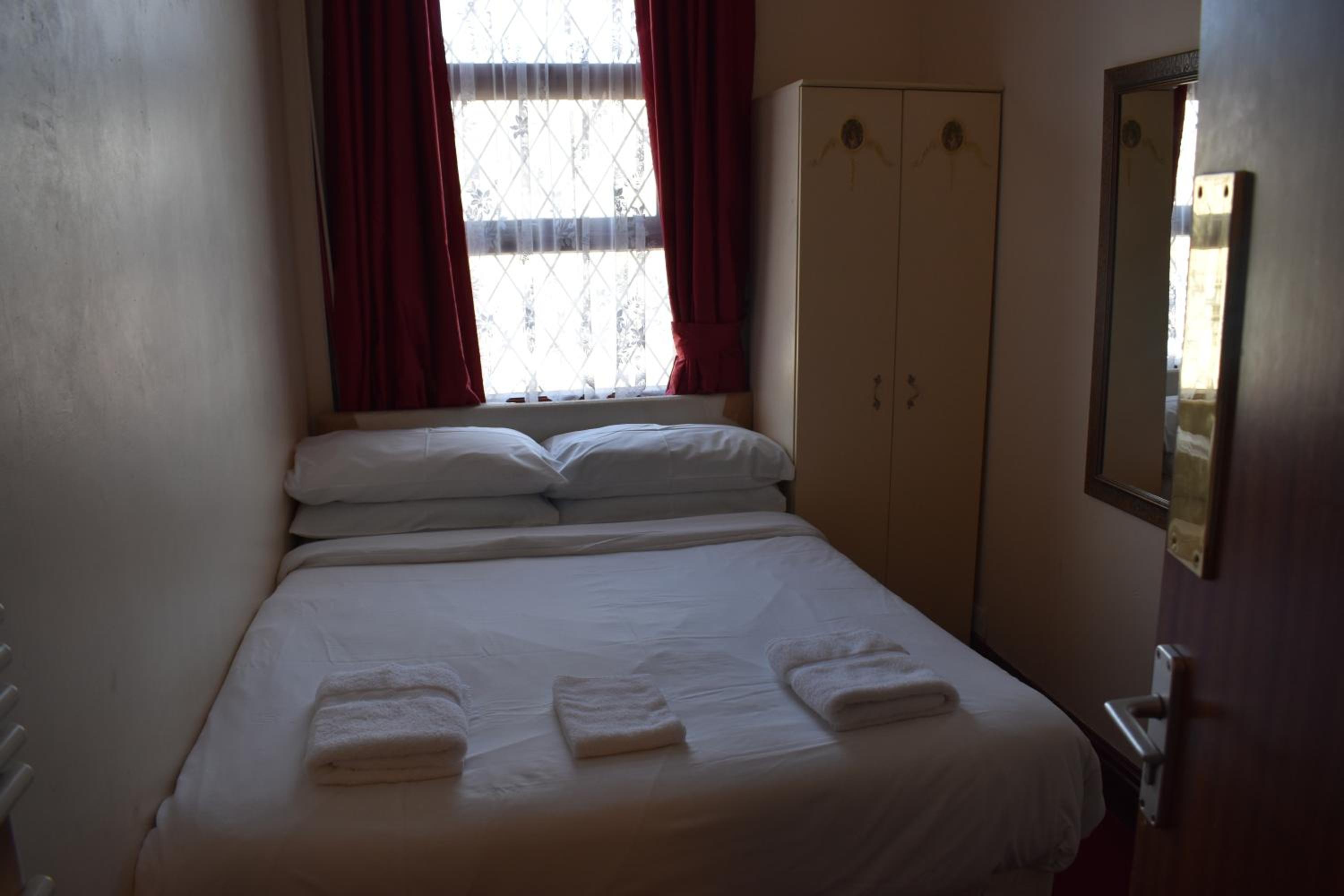 Double Room with Private Bathroom - Photo 8