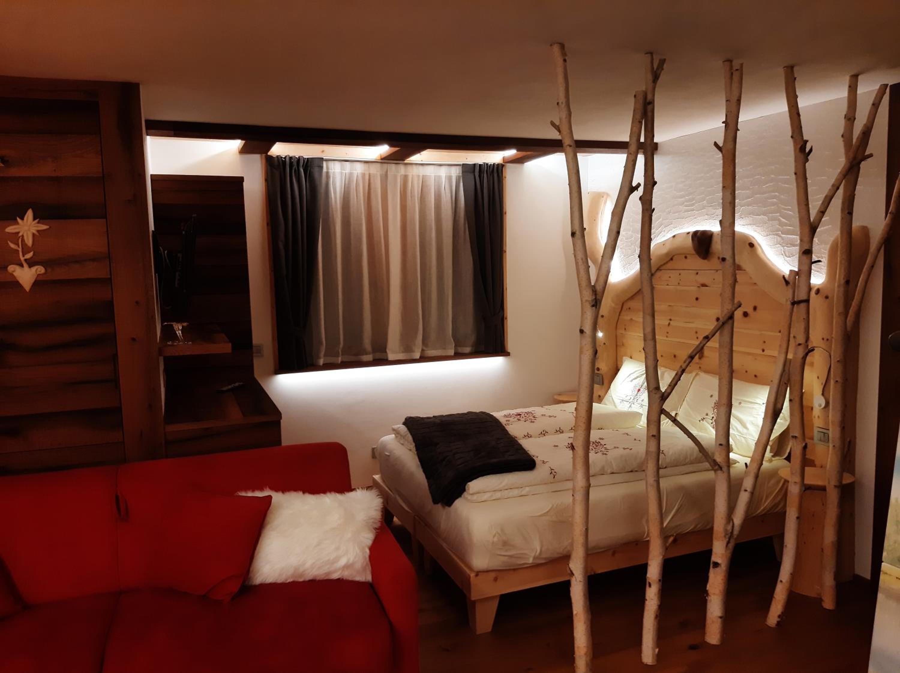 Double or Twin Room with Mountain View photo 2