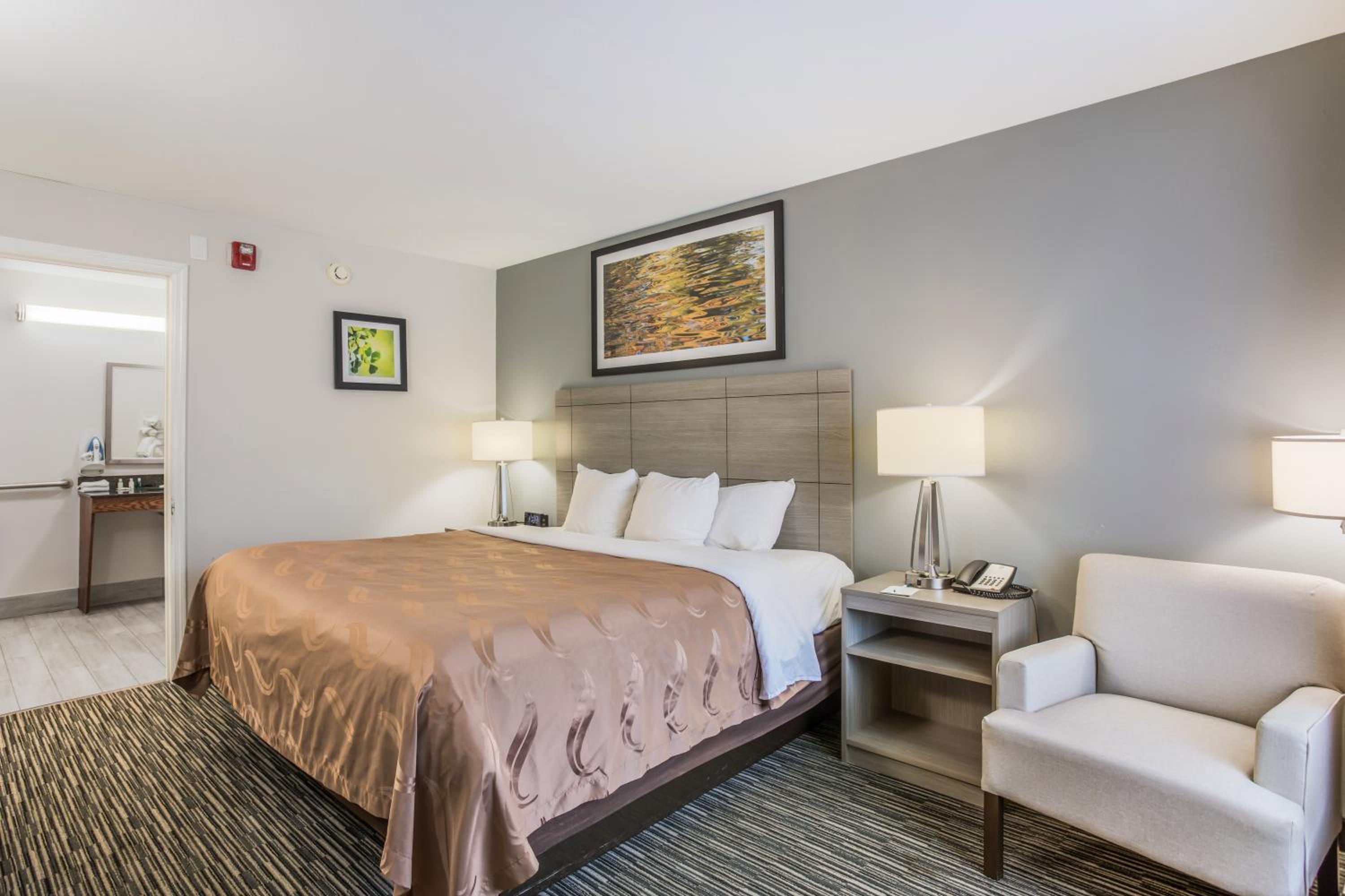 King Room - Accessible/Non-Smoking - Photo 1