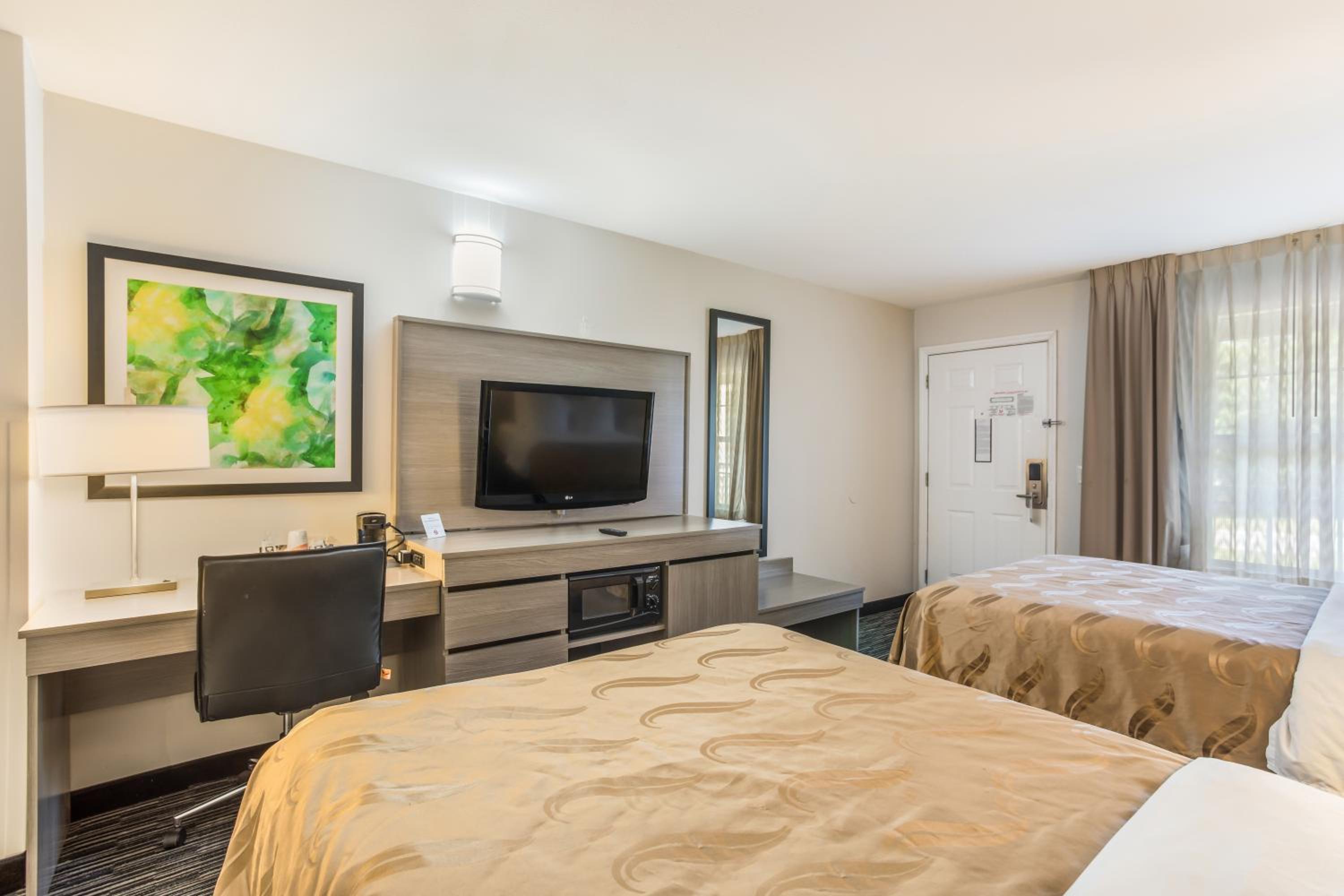 Double Room with Two Double Beds - Smoking - Photo 1