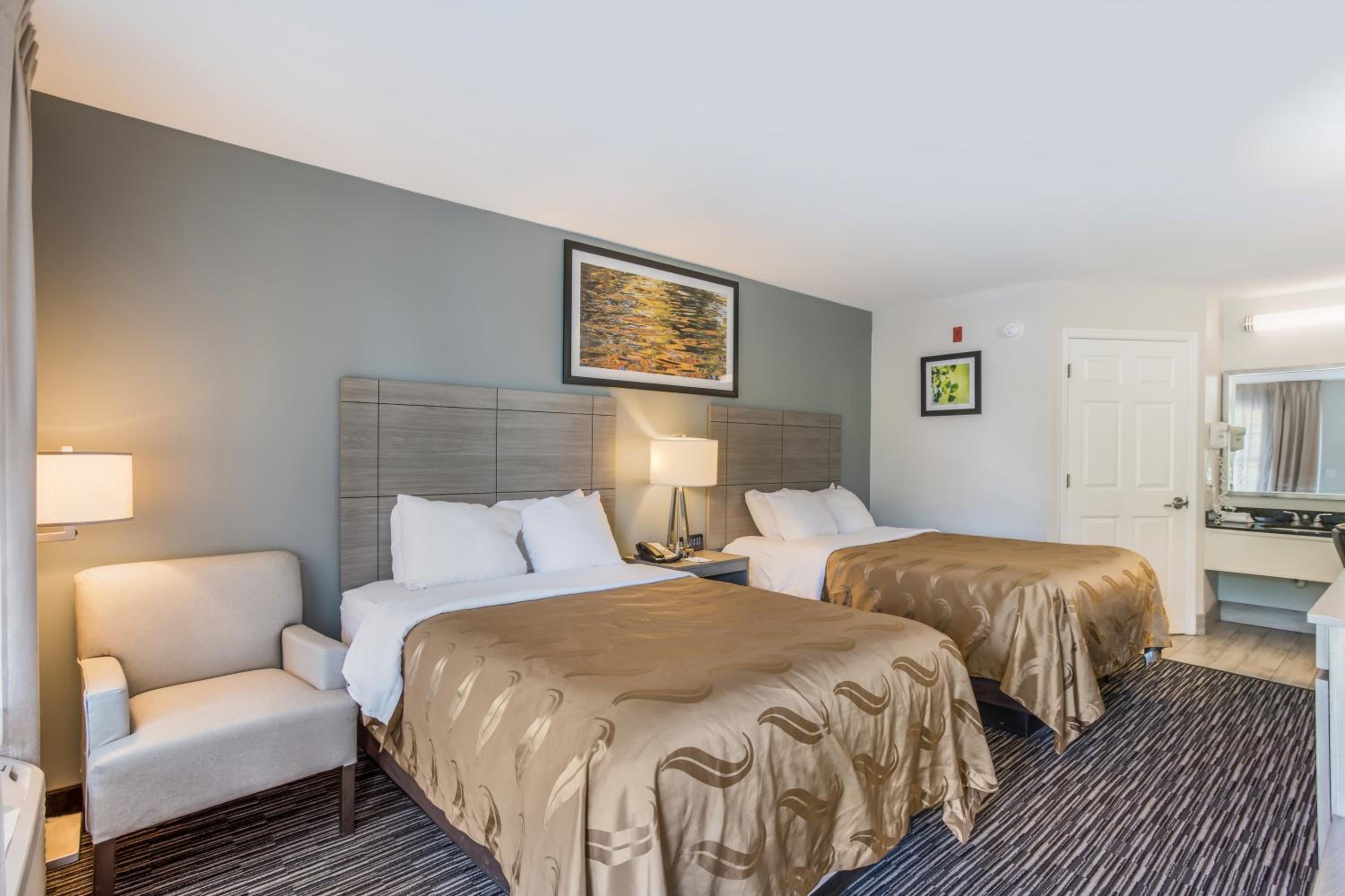 Double Room with Two Double Beds - Non-Smoking - Photo 9