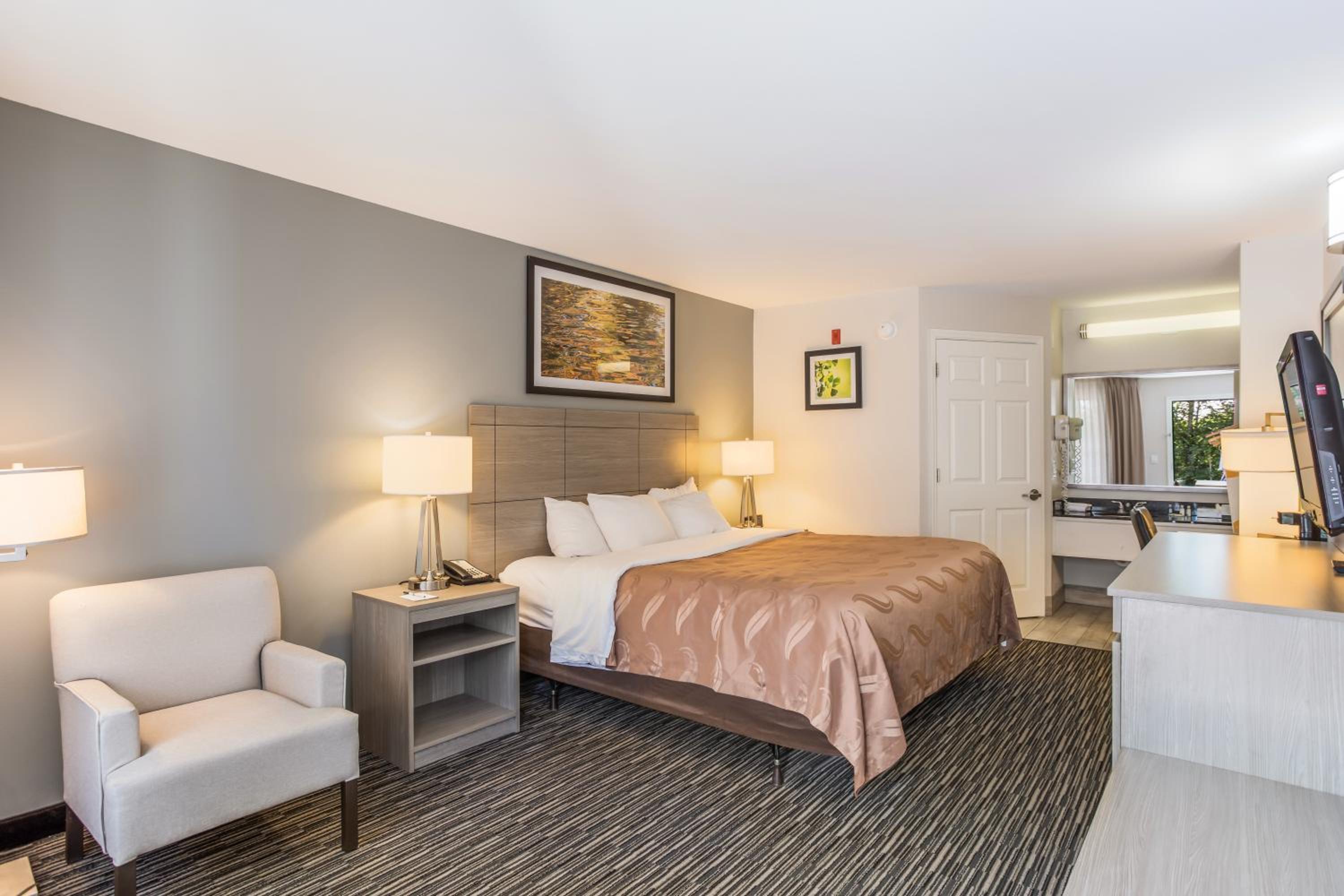 King Room - Non-Smoking - Photo 11