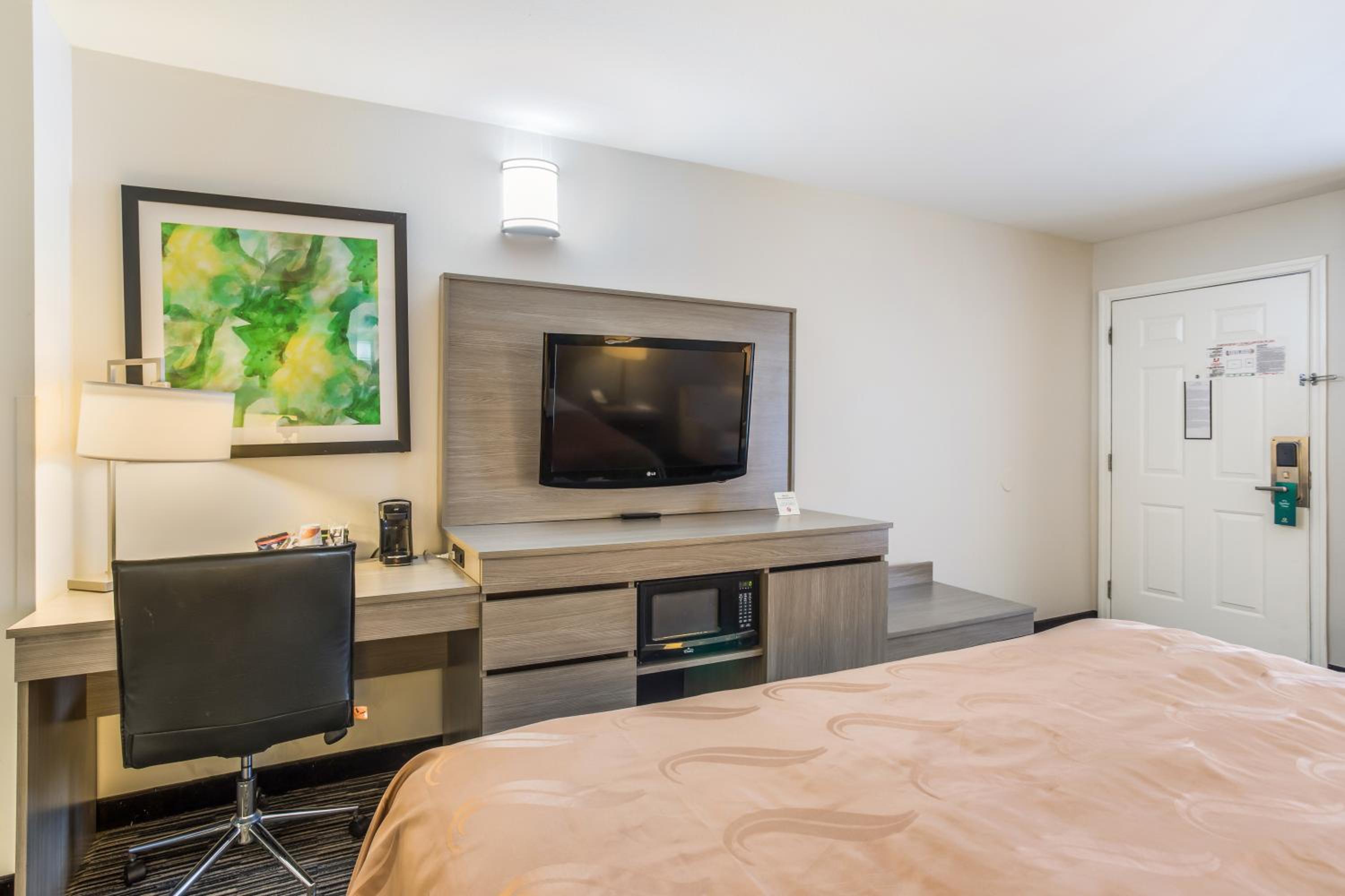King Room - Non-Smoking - Photo 1