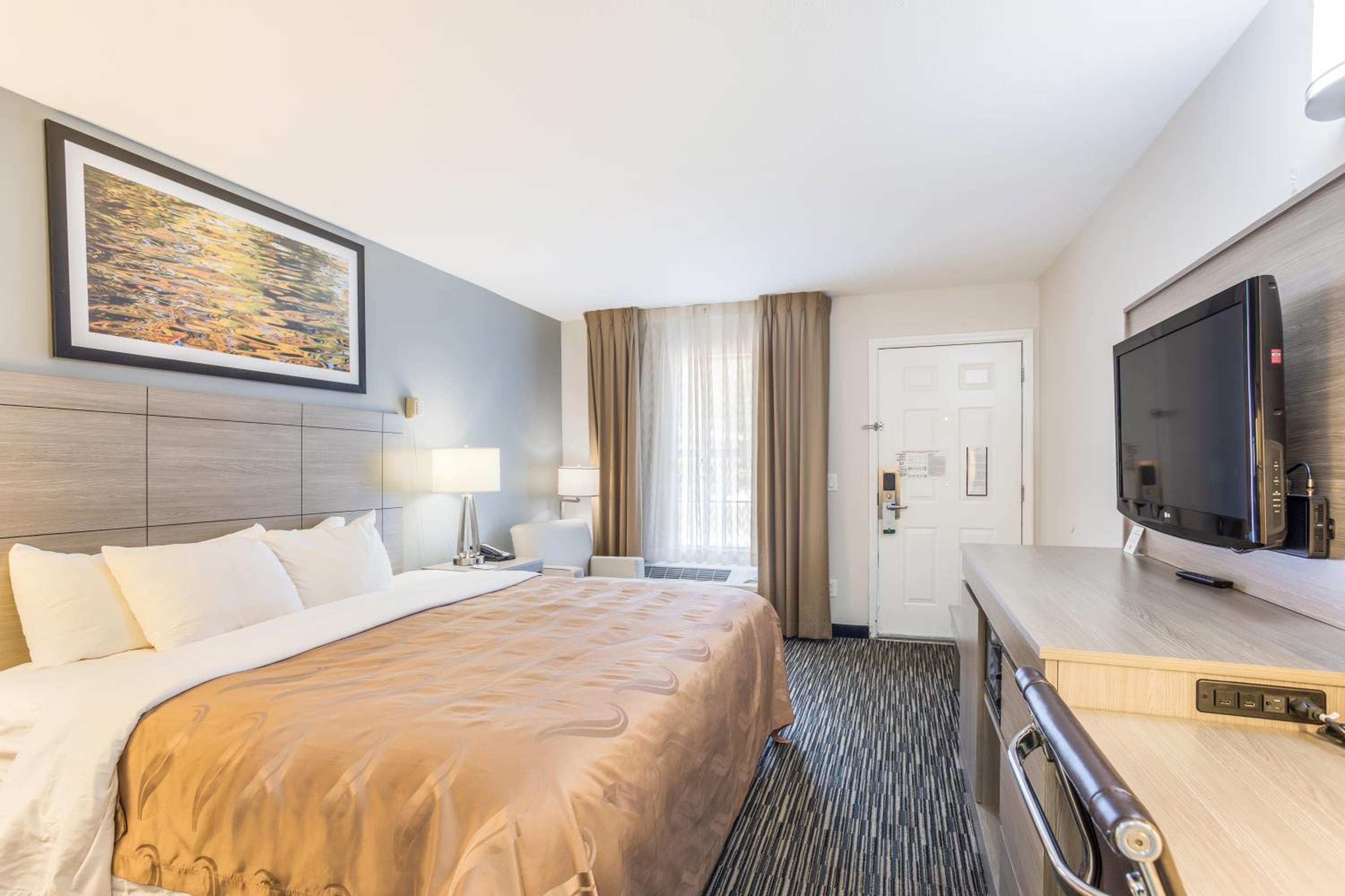 King Room - Non-Smoking - Photo 10