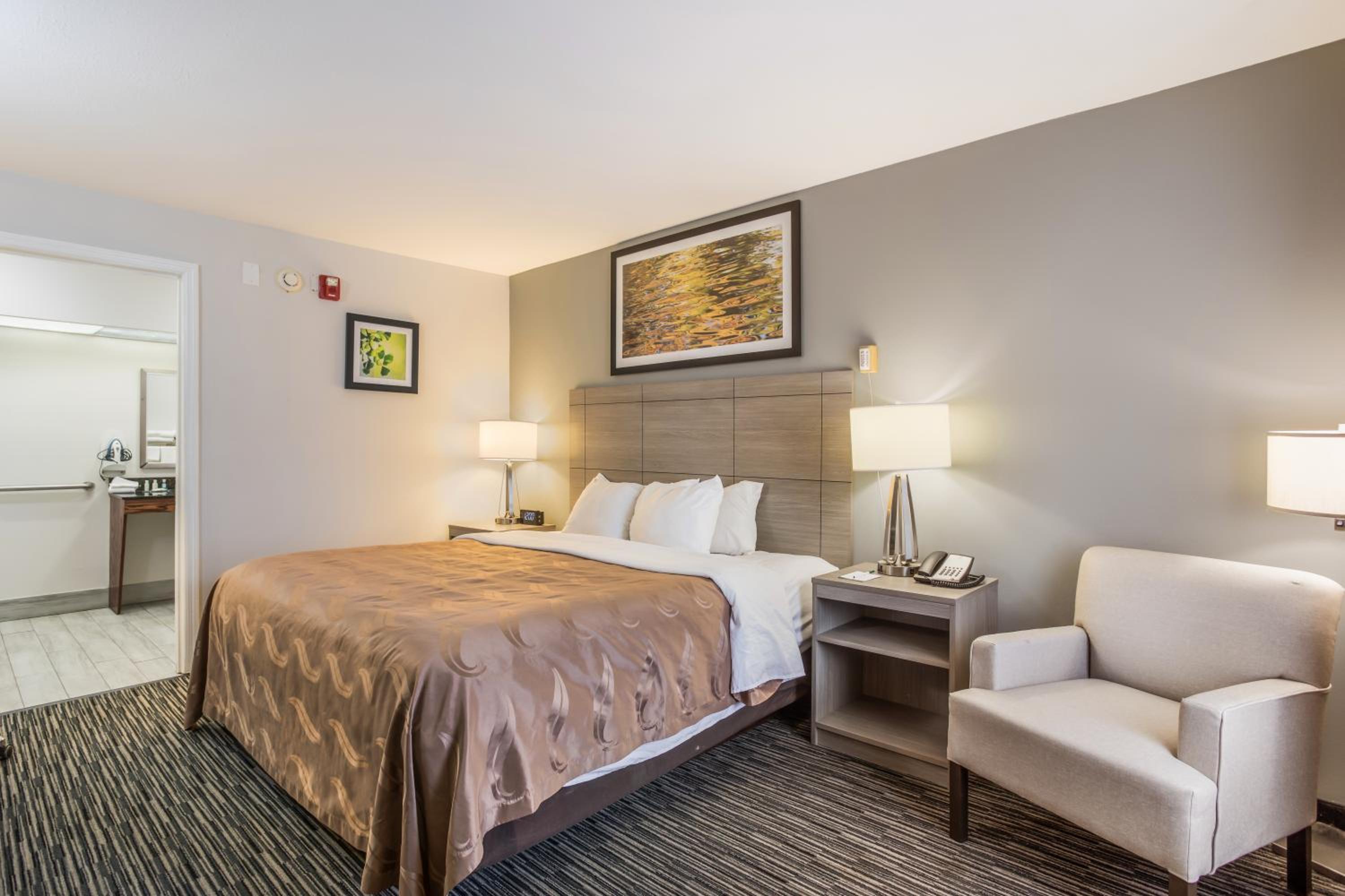 King Room - Accessible/Non-Smoking - Photo 2