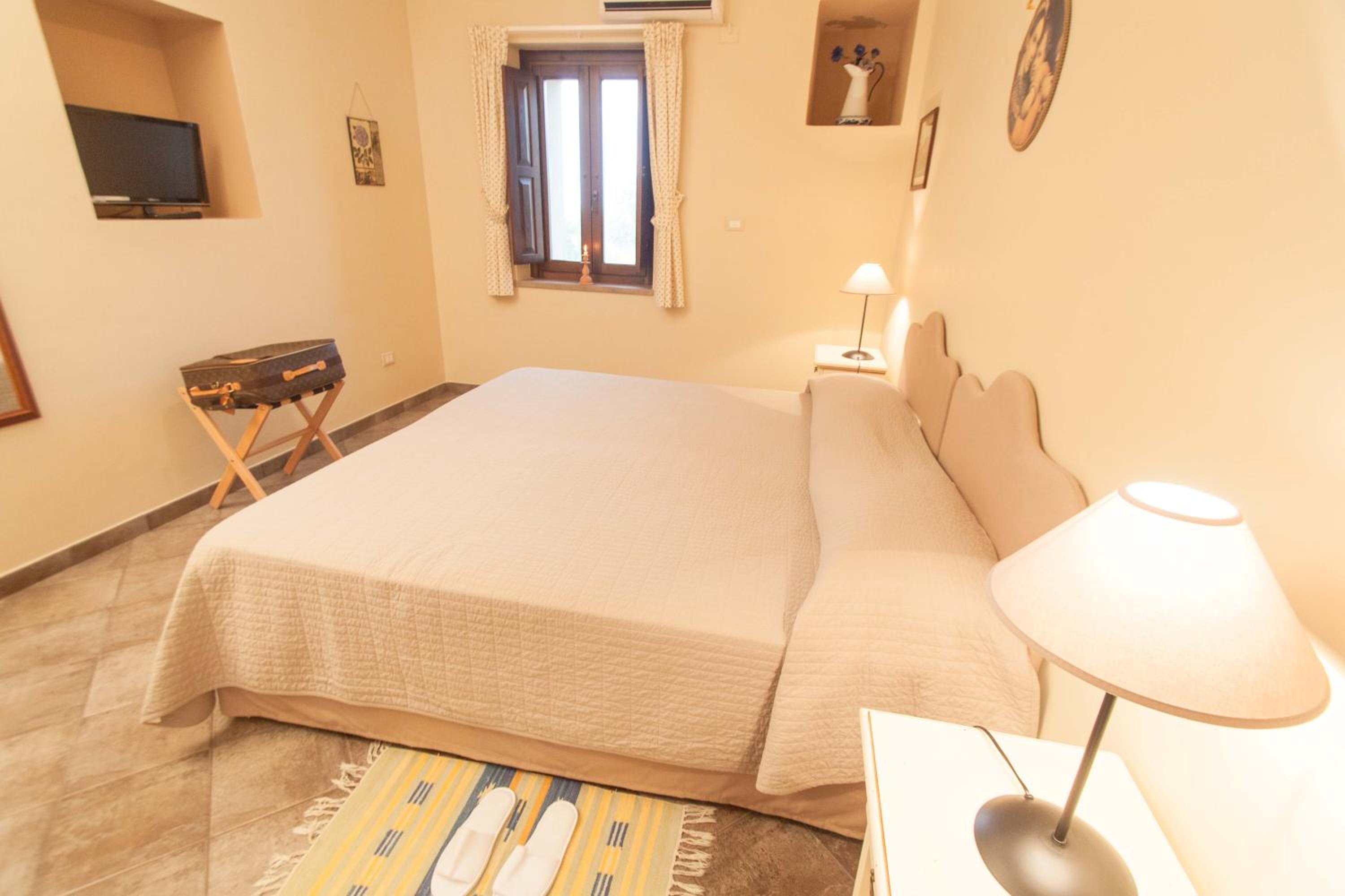Superior One-Bedroom Apartment - Photo 32