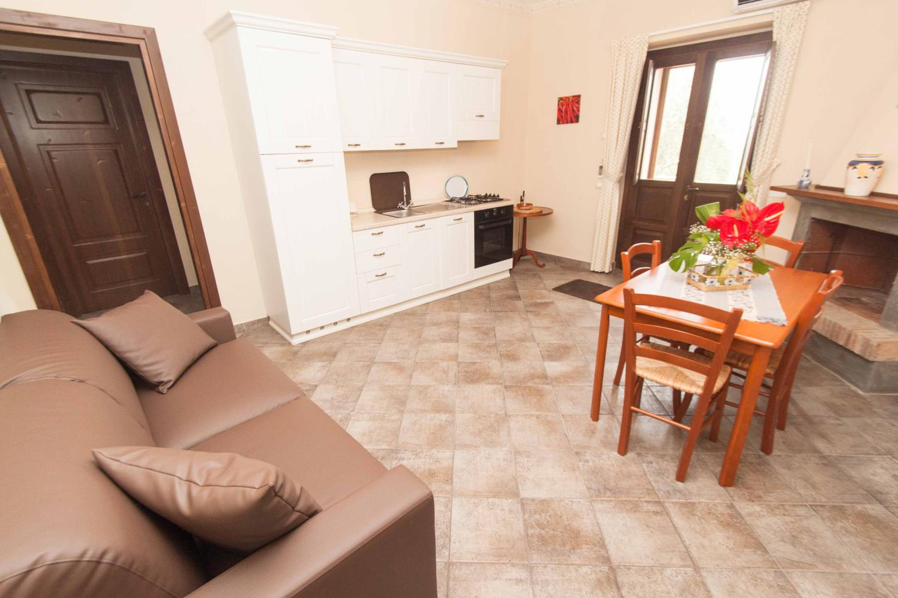 Superior One-Bedroom Apartment - Photo 31