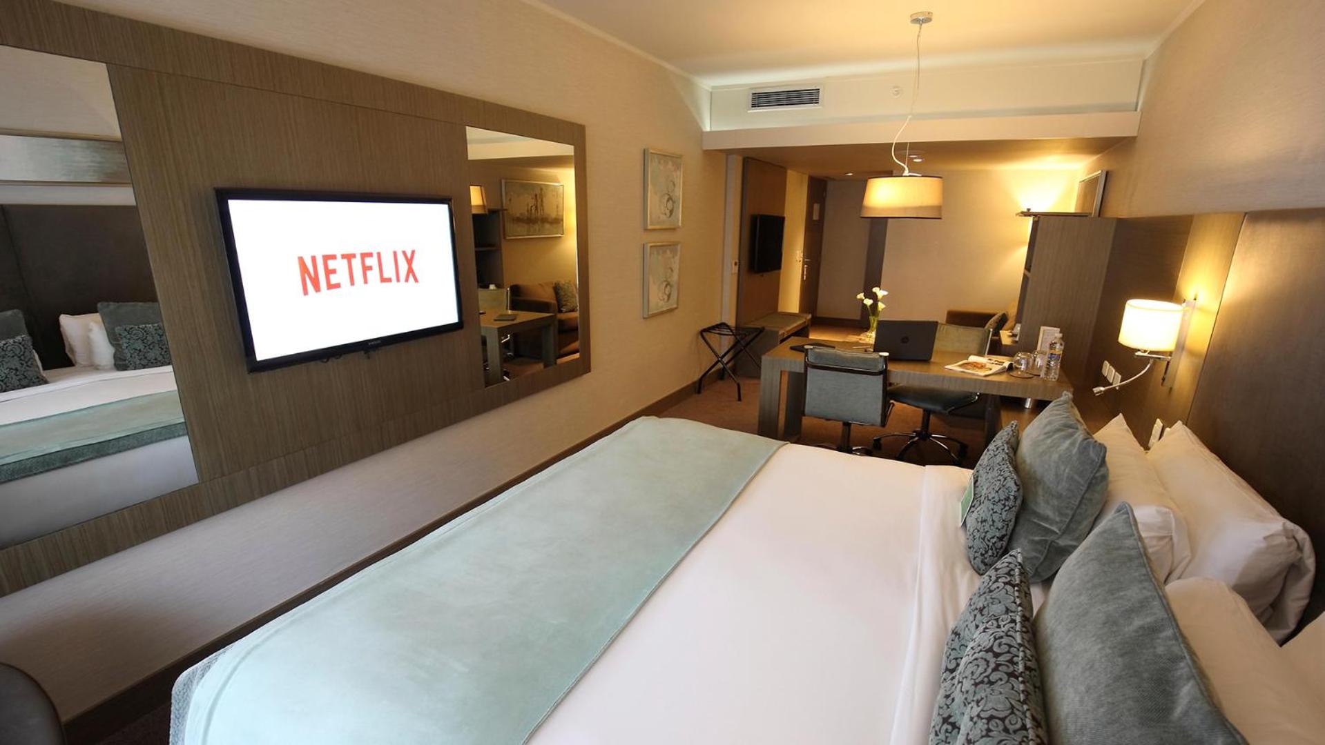 Deluxe Suite