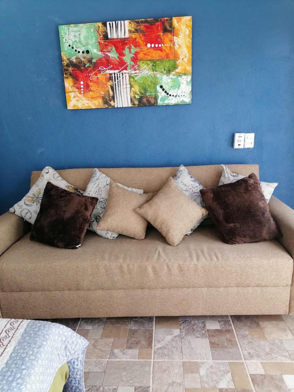 Three-Bedroom House - Photo 7