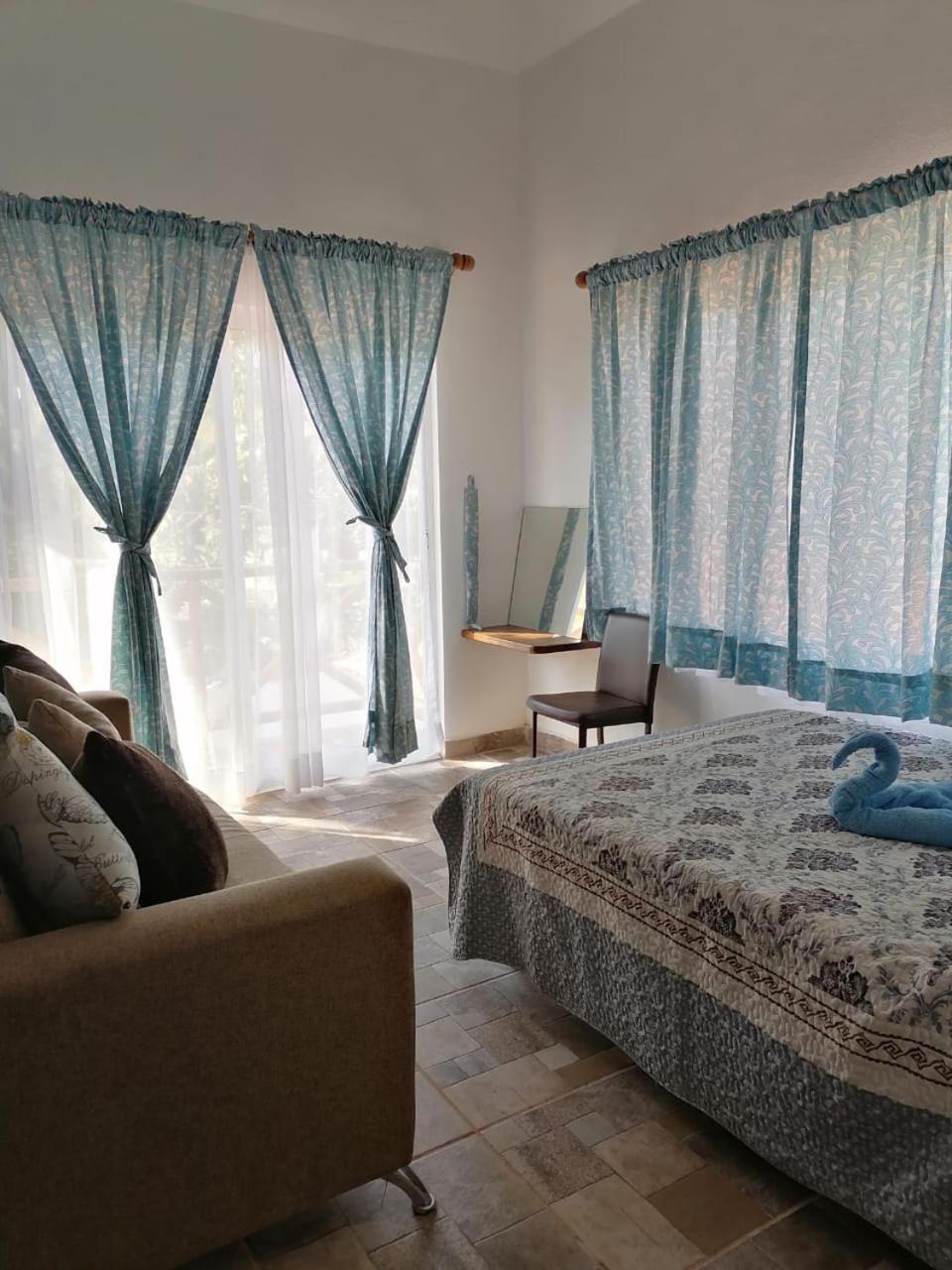 Three-Bedroom House - Photo 25