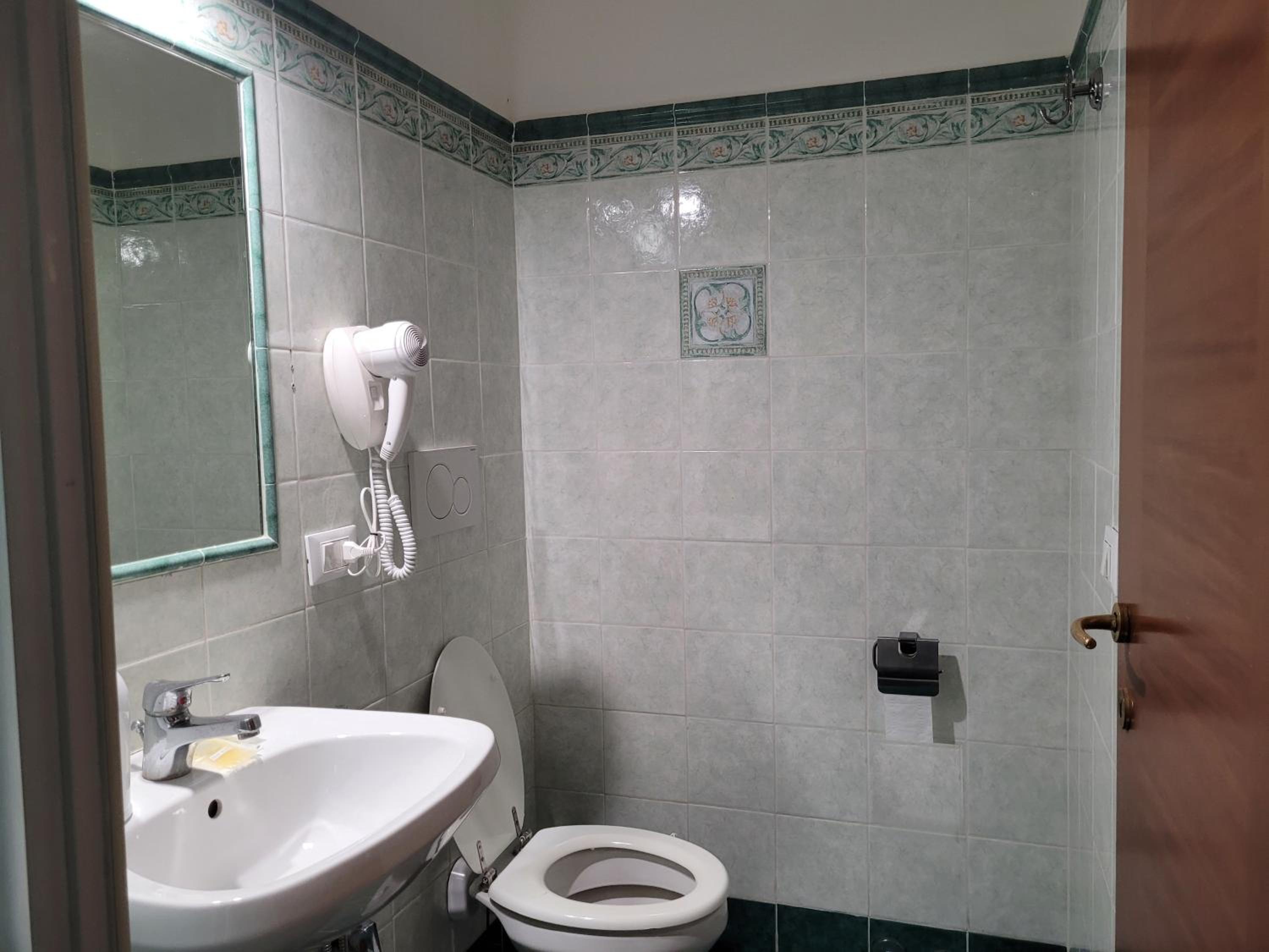 Deluxe Triple Room photo 3