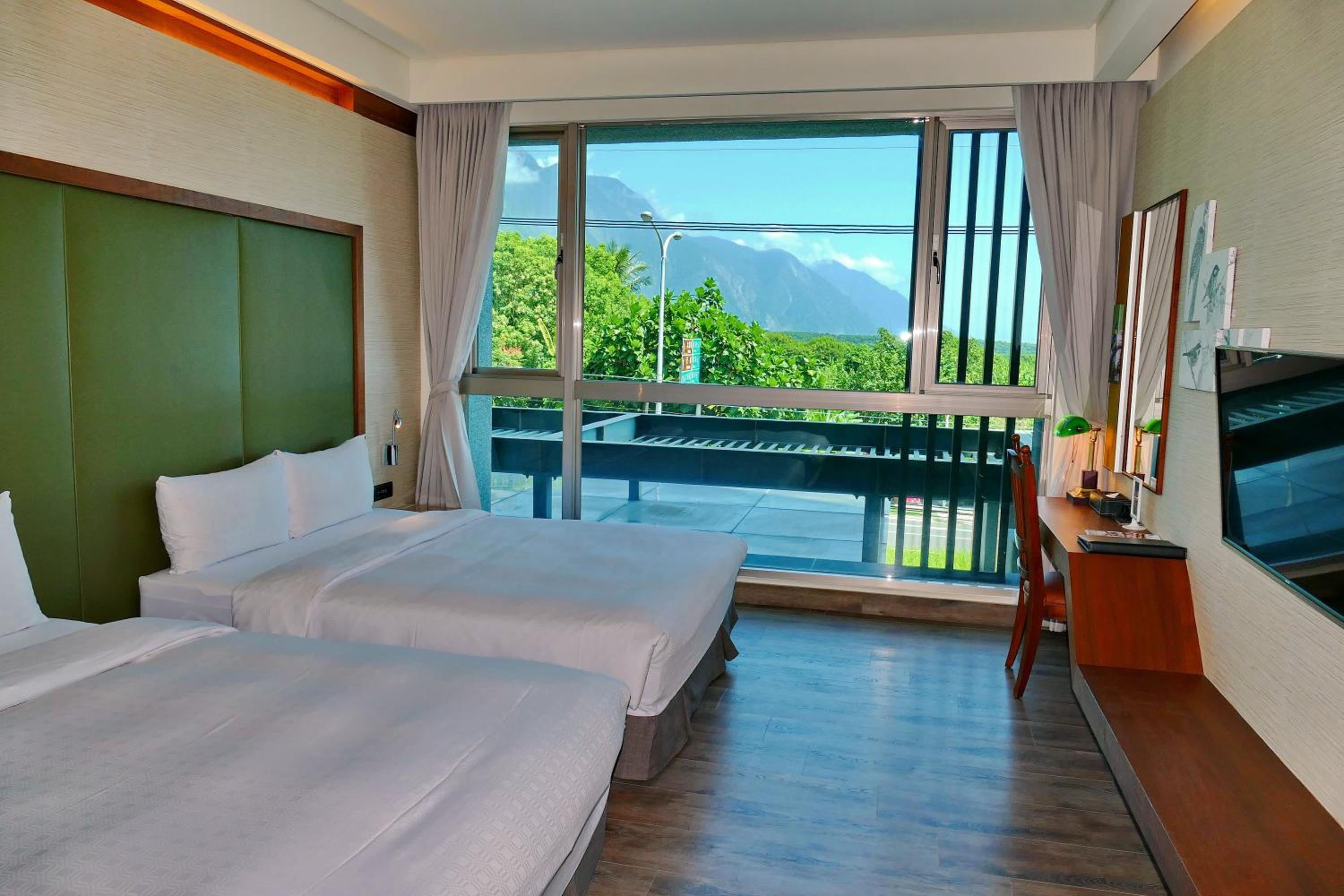 Lowrise Room - 2 Double Beds photo 3