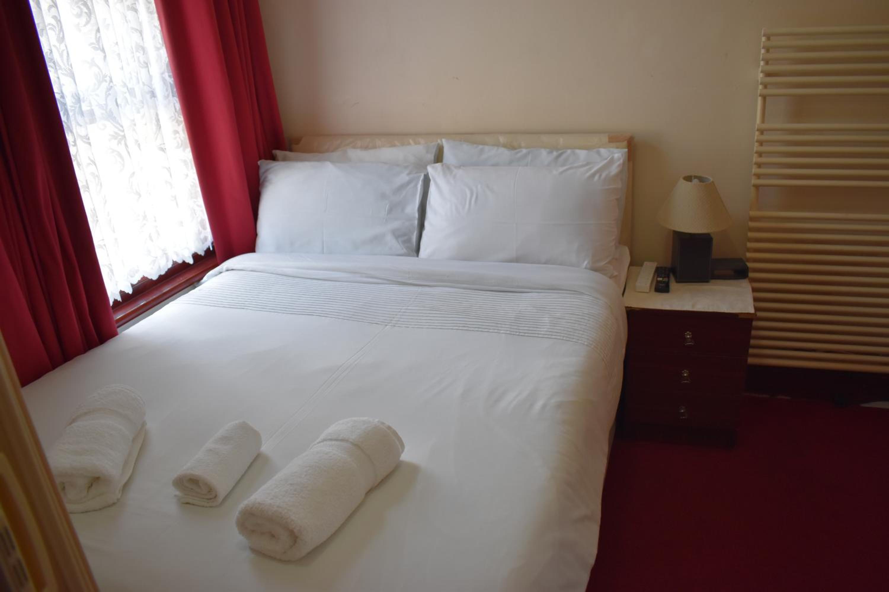 Double Room with Private Bathroom - Photo 11