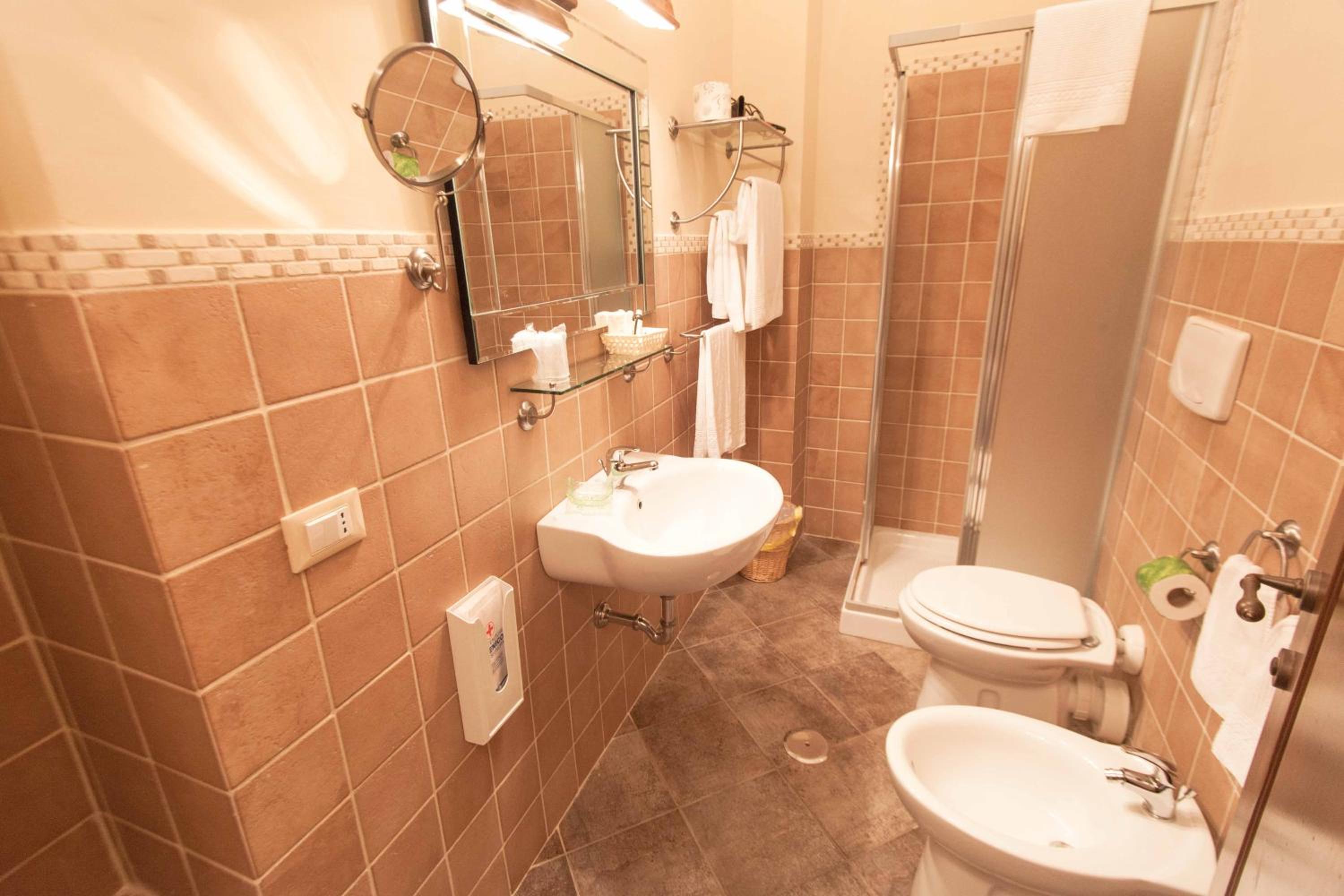 Double or Twin Room - Photo 20