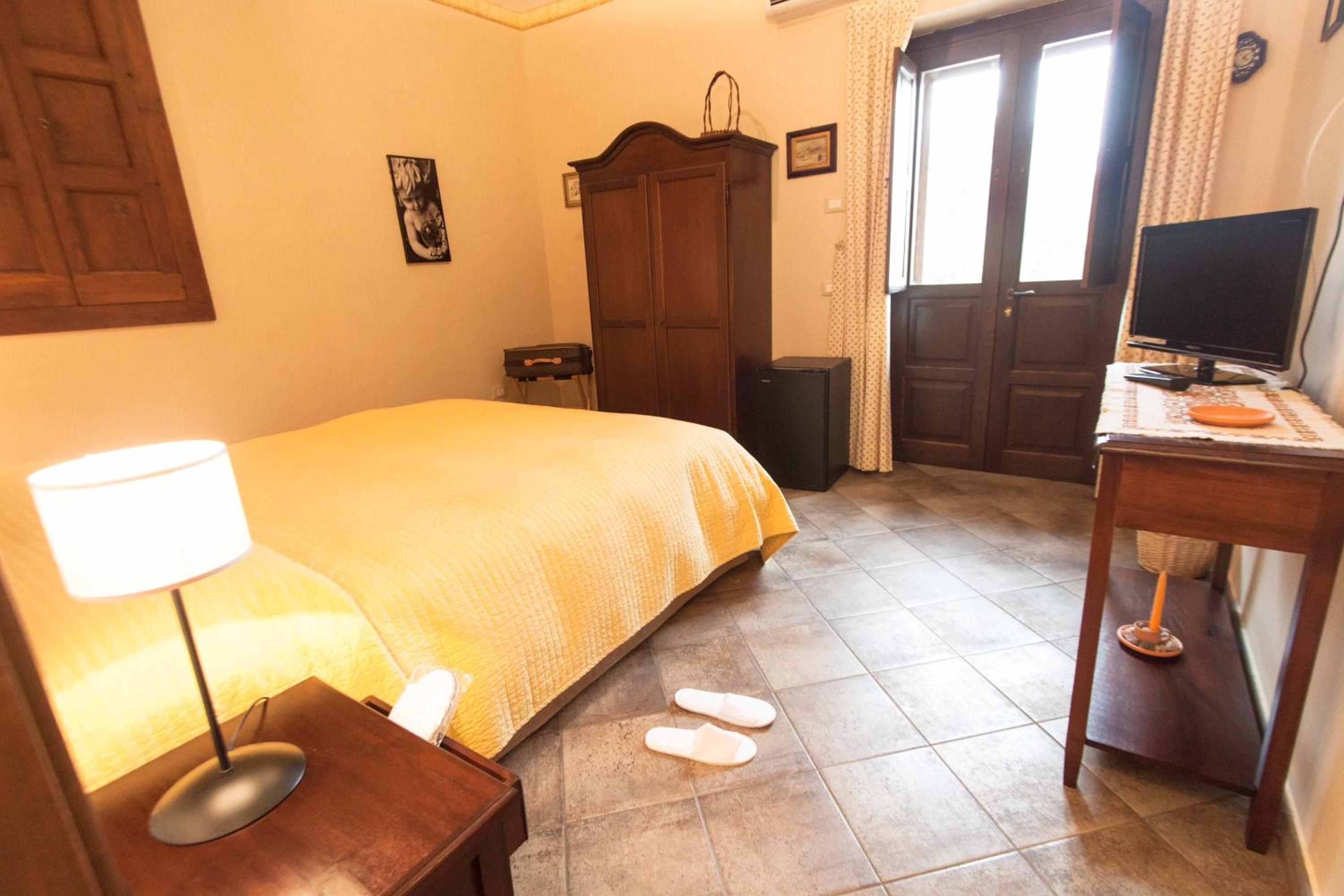 Double or Twin Room - Photo 22