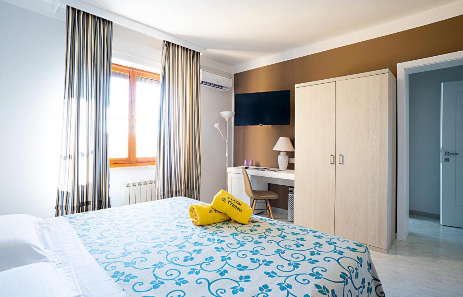 Double Room with Pool View photo 1