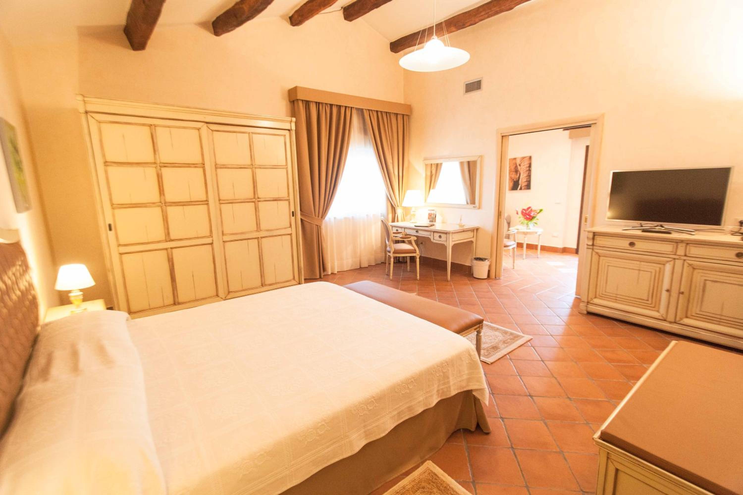 Superior Suite - Photo 1