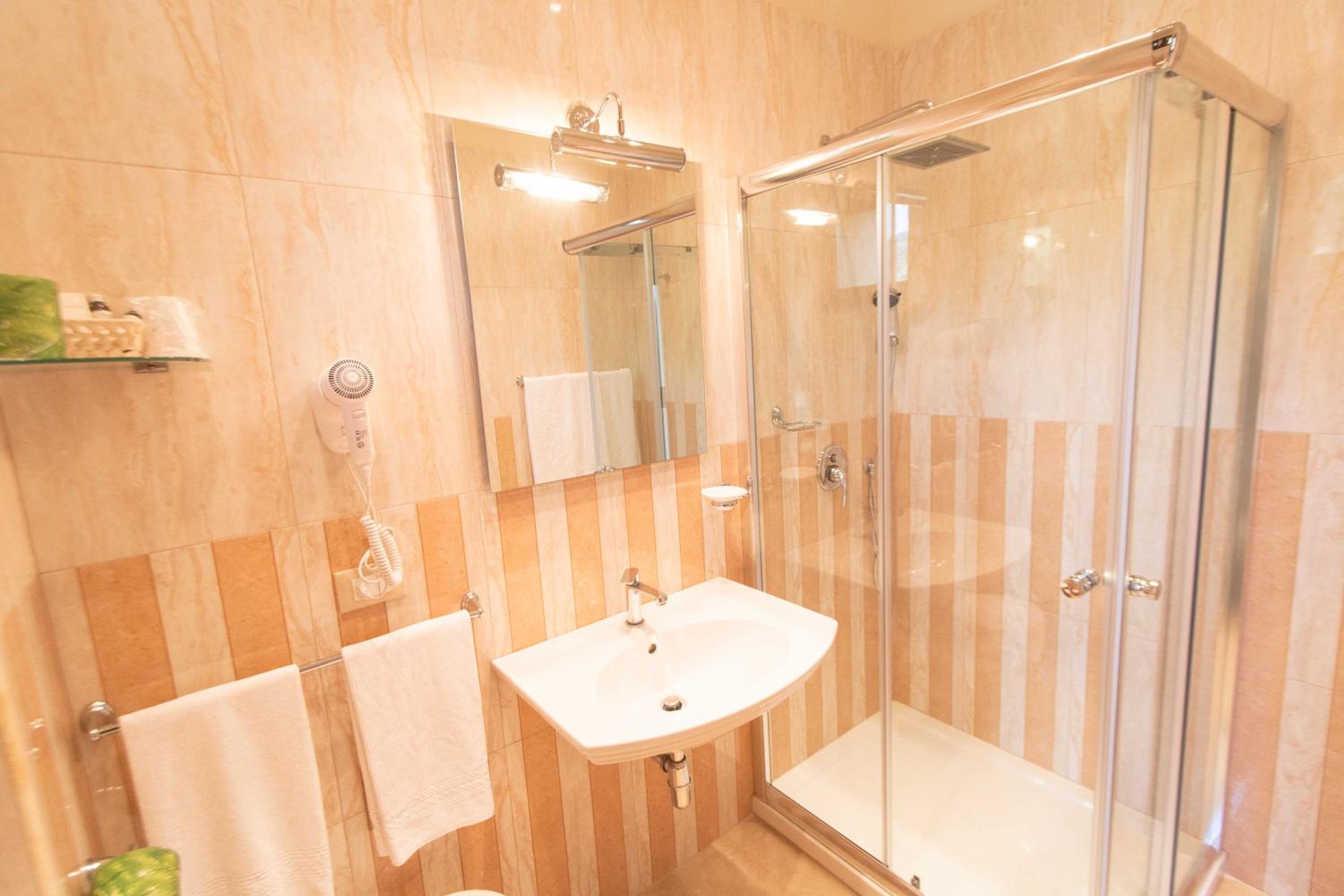 Superior Suite - Photo 24