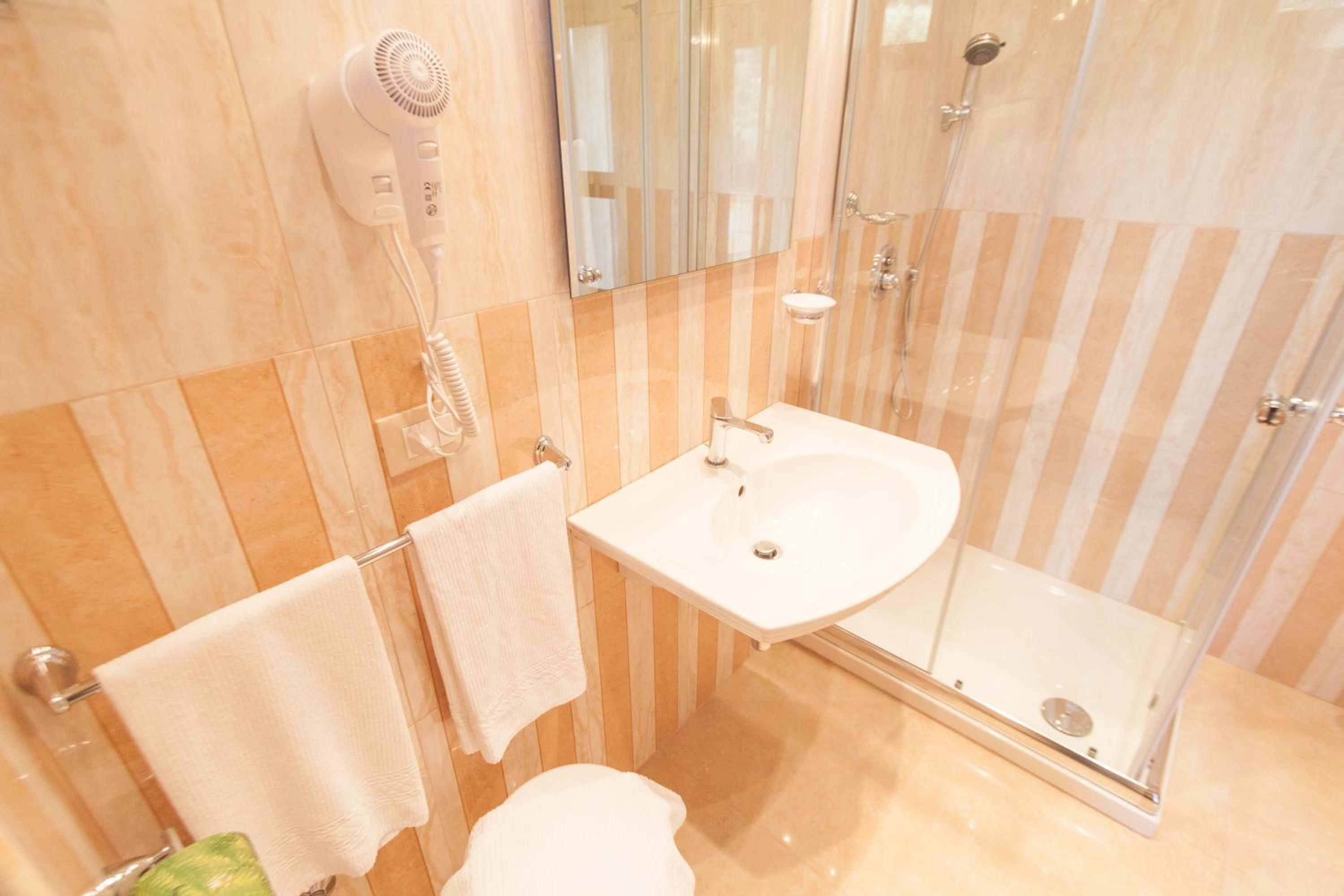 Superior Suite - Photo 25
