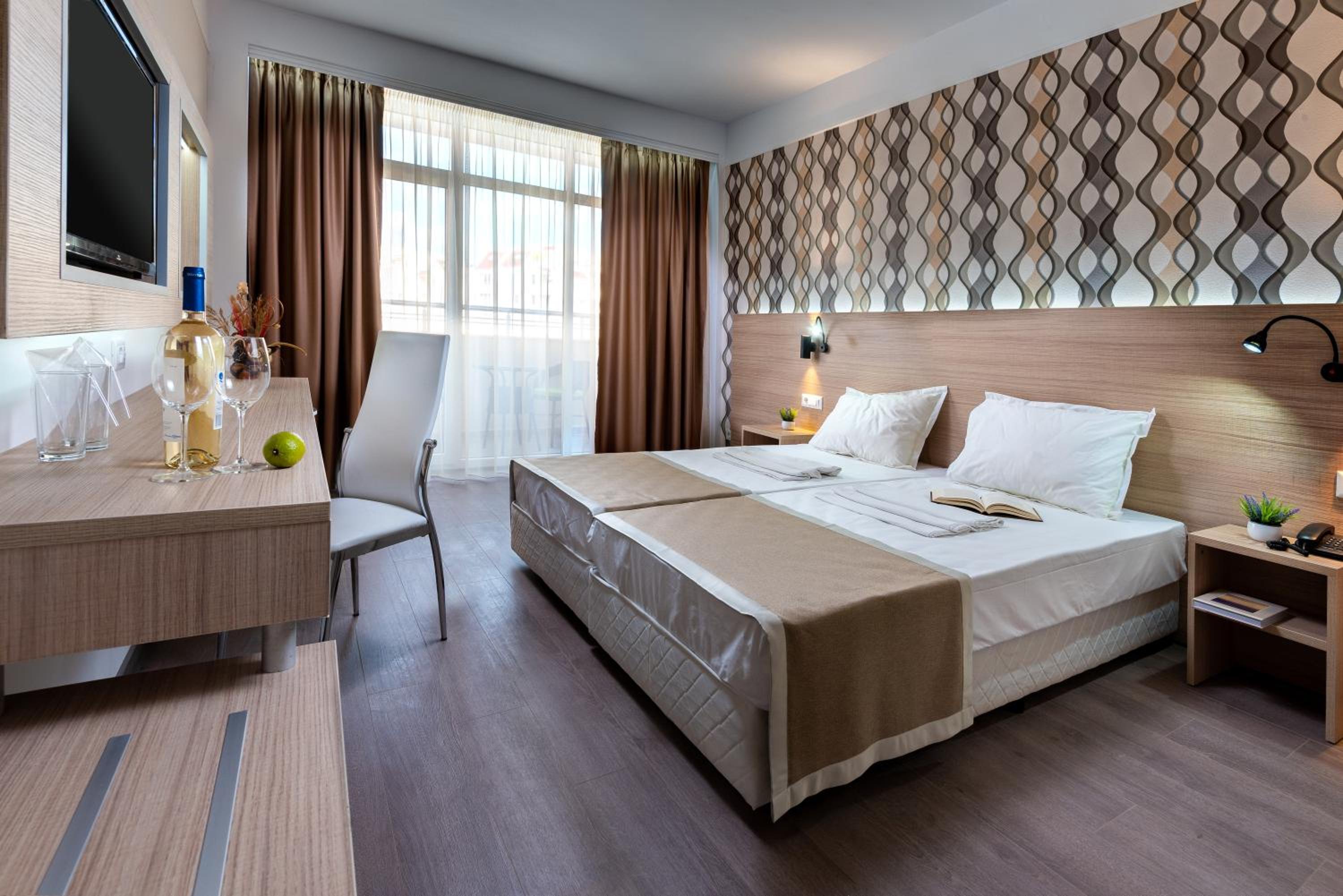 Double or Twin Room with Balcony photo 3