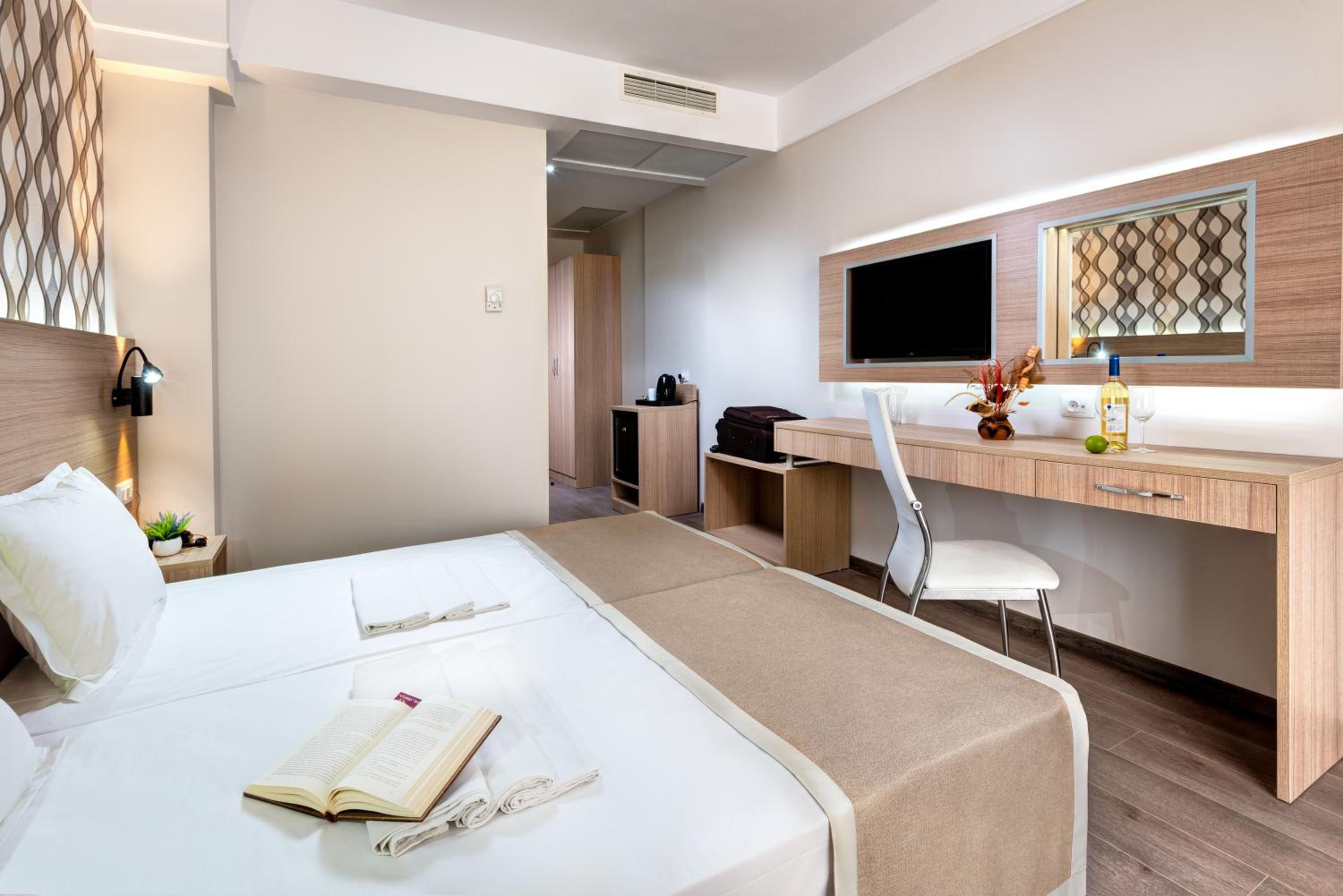 Double or Twin Room with Balcony photo 1