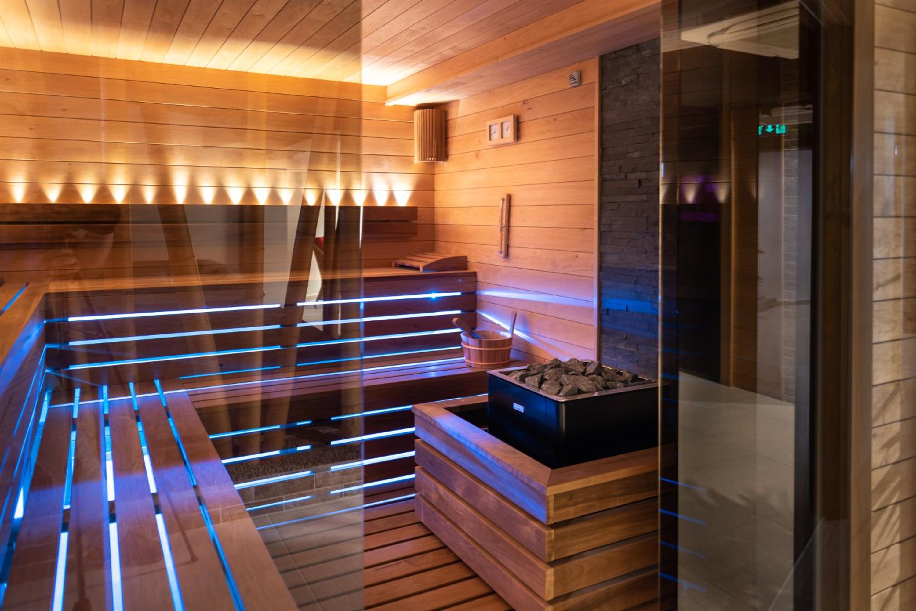 Grand Deluxe Two-Bedroom Apartment with Balcony - Photo 20