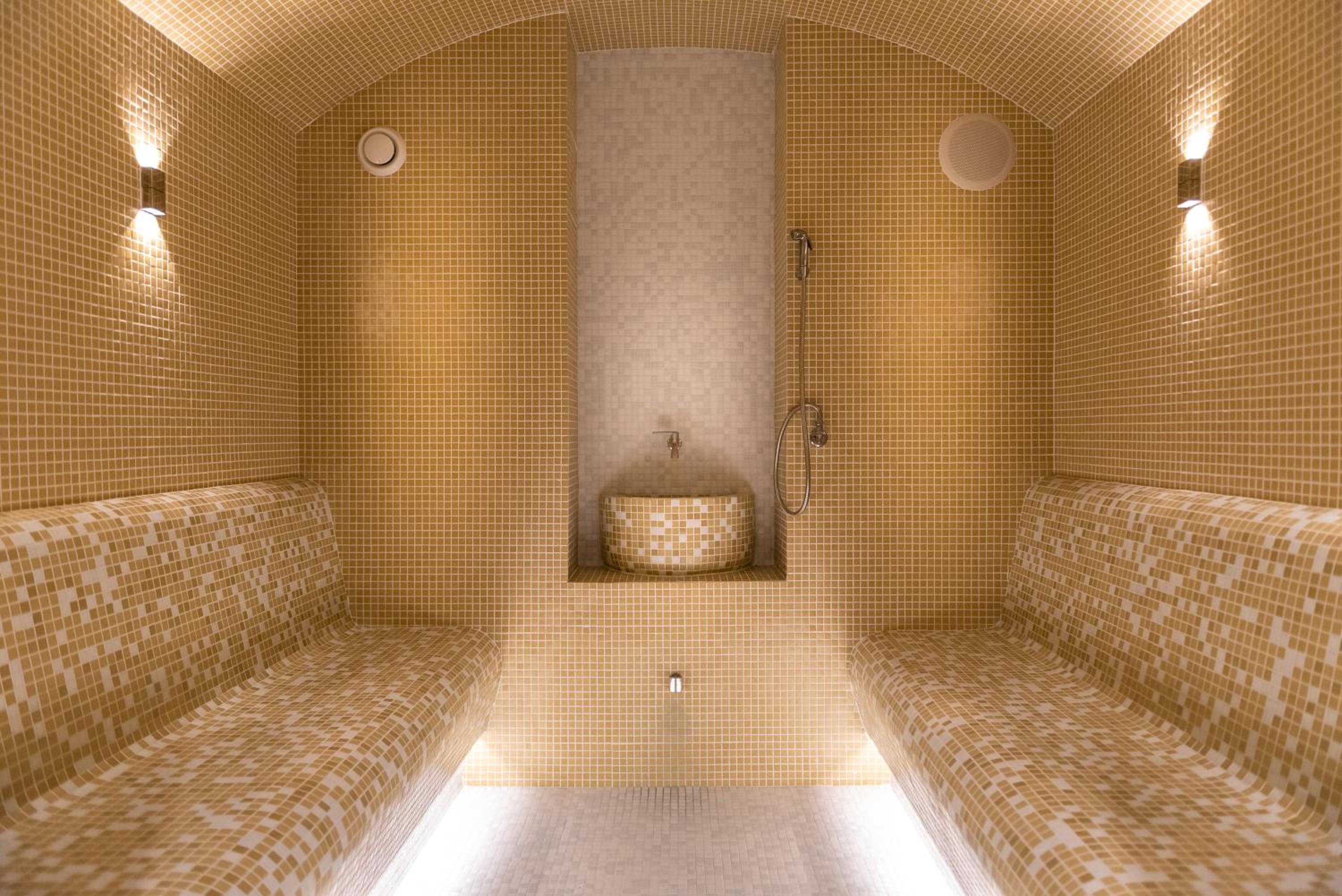 Grand Deluxe Two-Bedroom Apartment with Balcony - Photo 23