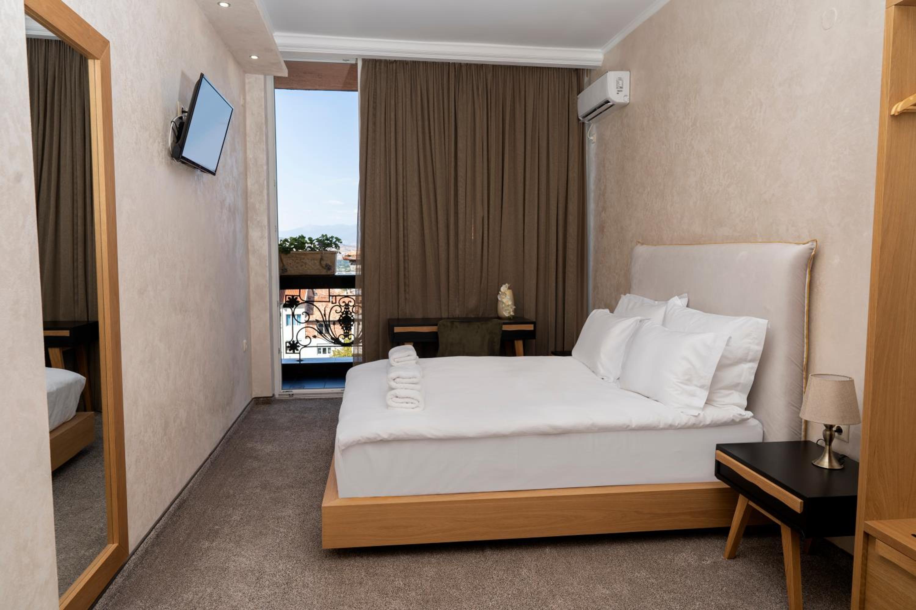 Deluxe Double Room - Photo 7