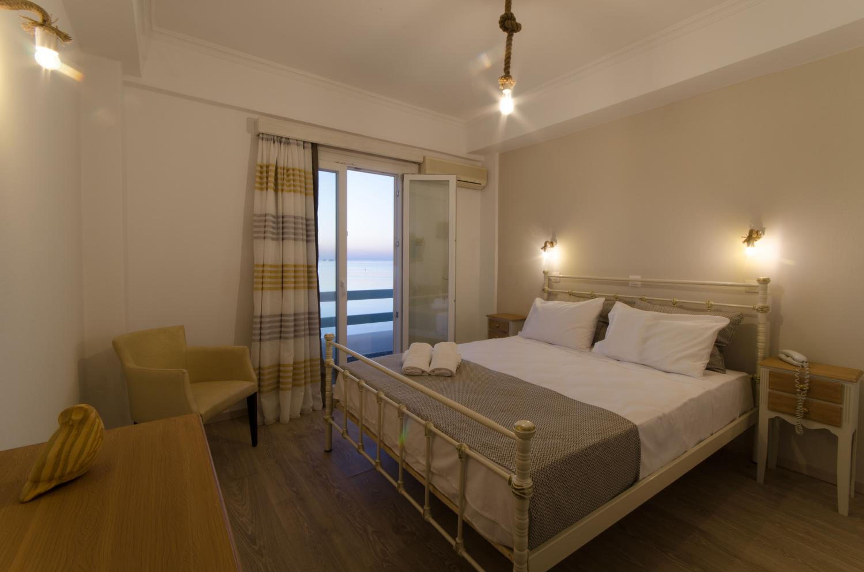 Standard Double or Twin Room with Mountain View photo 3