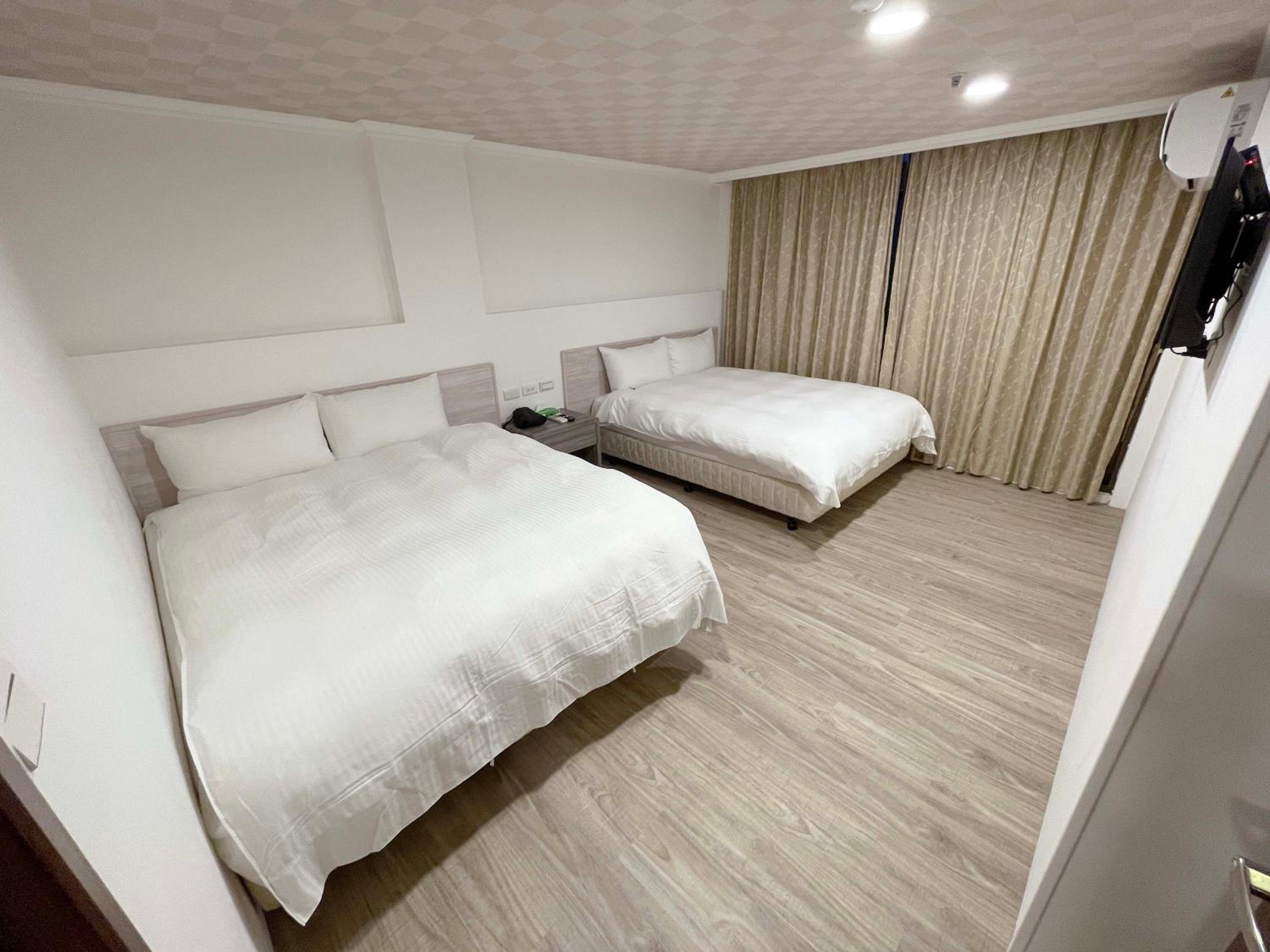 Deluxe Family Suite photo 1