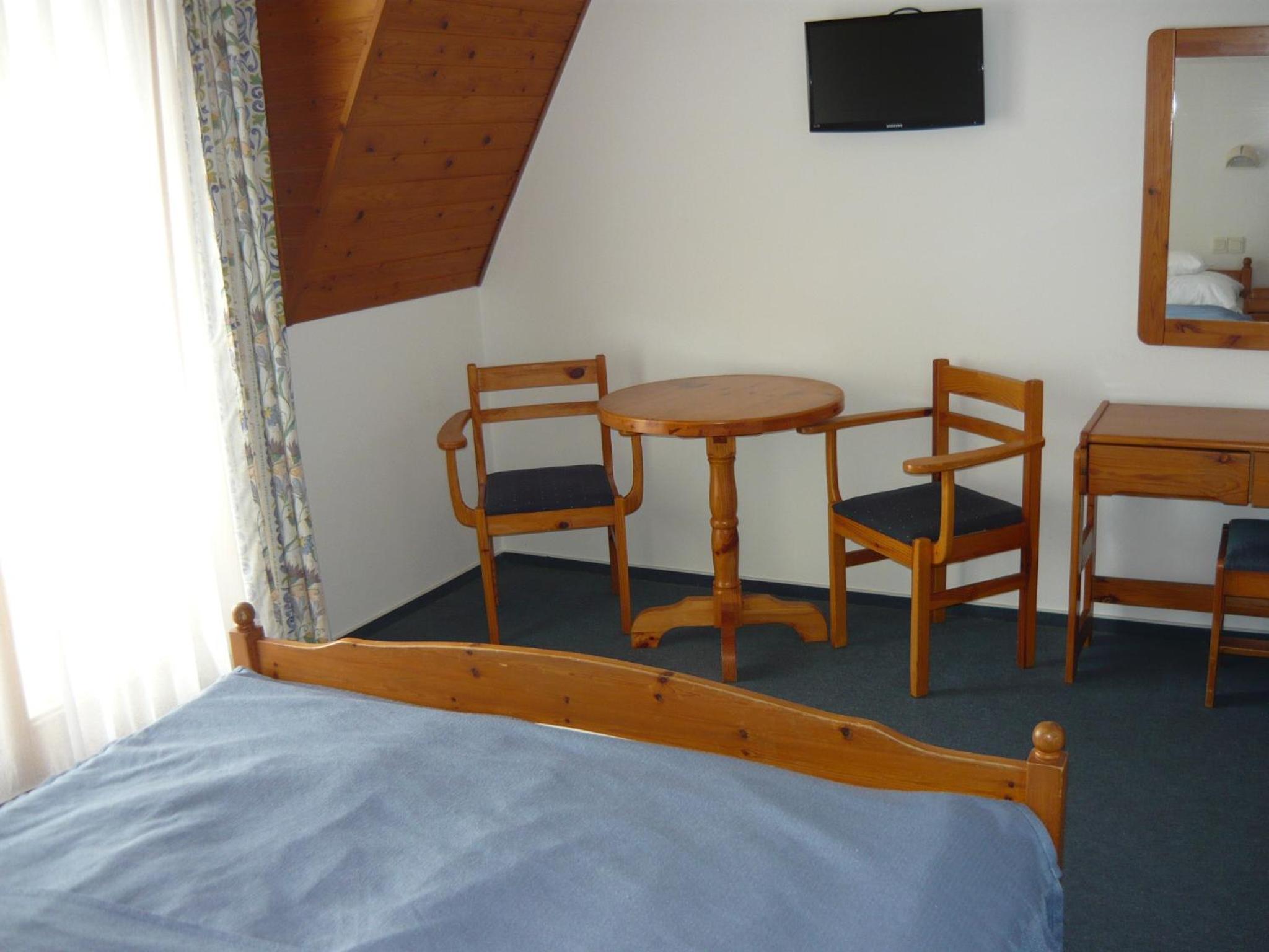 Double Room with Balcony - Photo 4