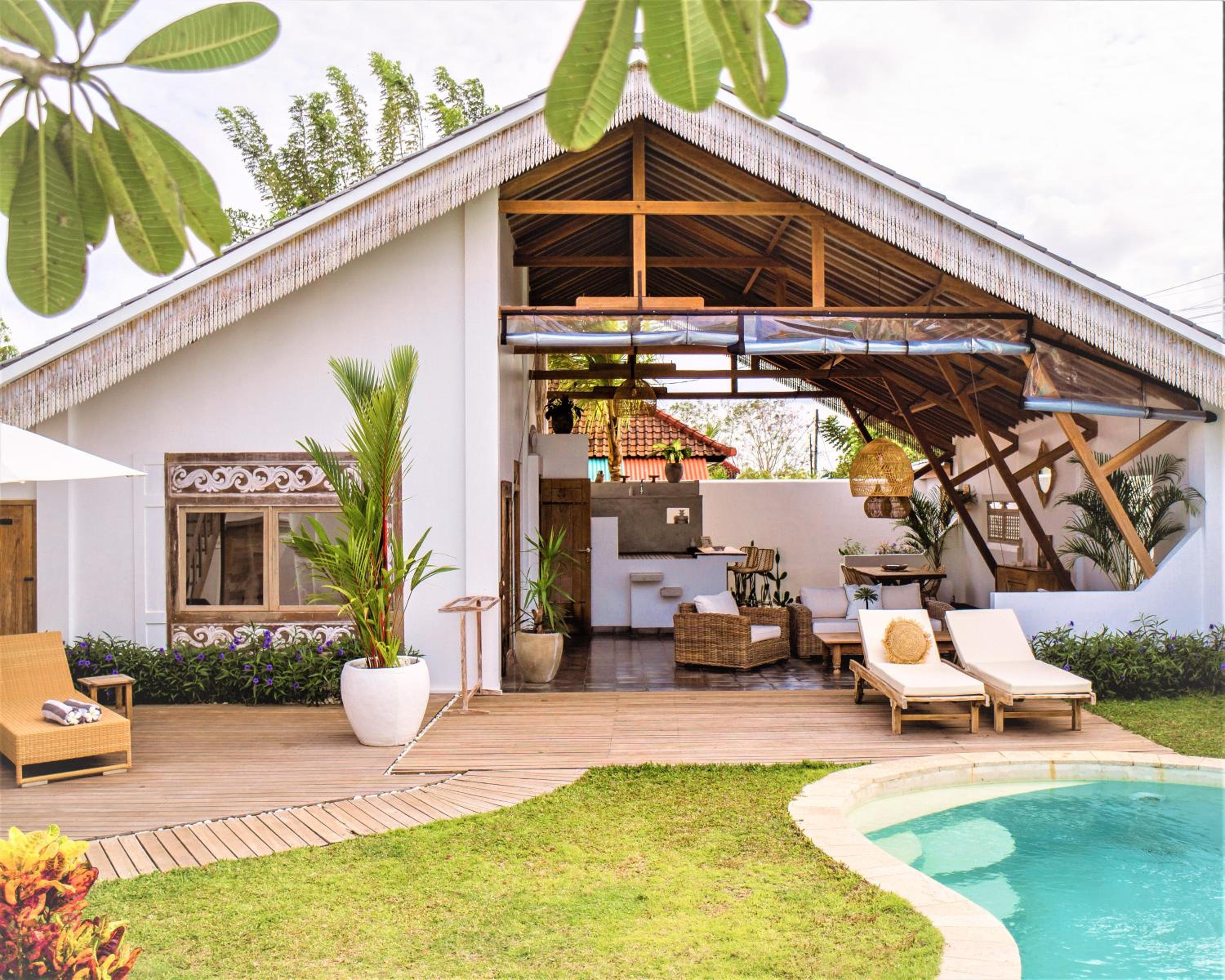 Three-Bedroom Villa - Photo 2