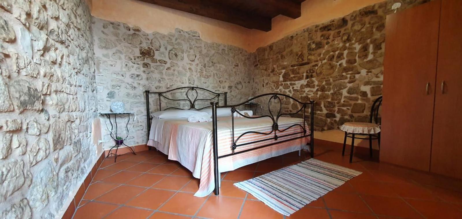 Quadruple Room with Private Bathroom - Photo 13