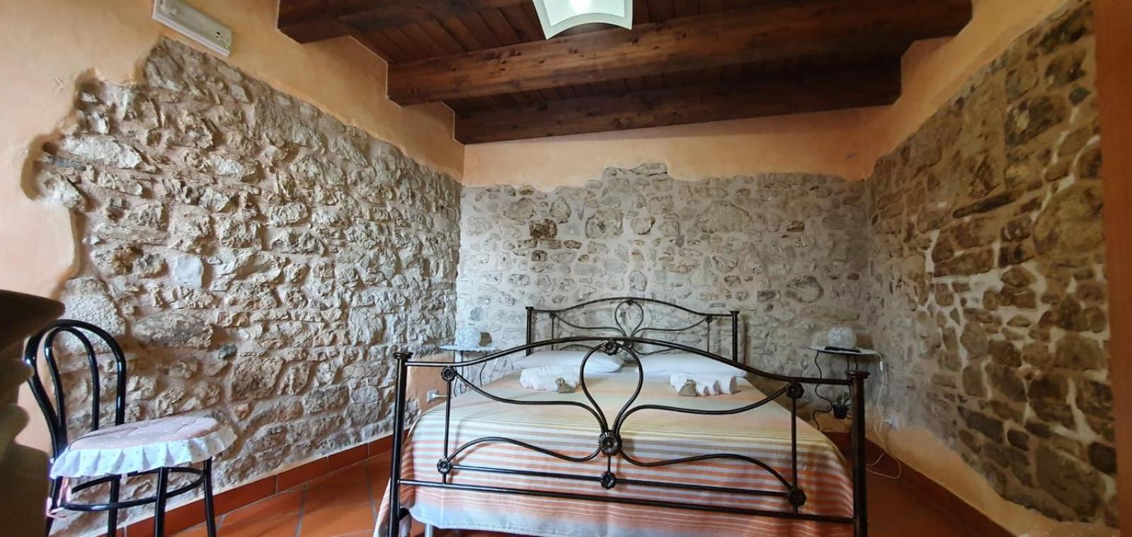 Large Double or Twin Room - Photo 1