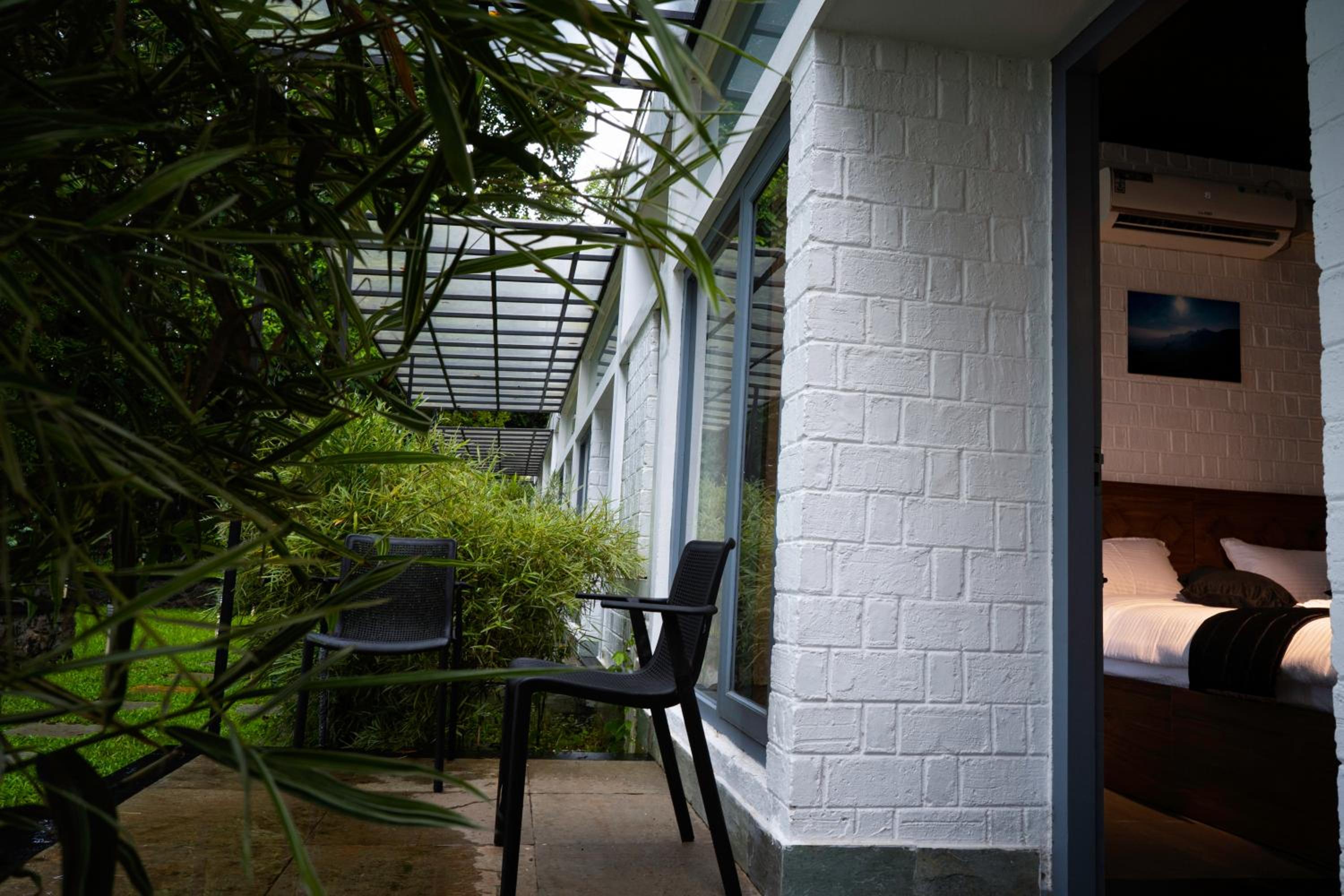 Deluxe Double Room with Balcony photo 2