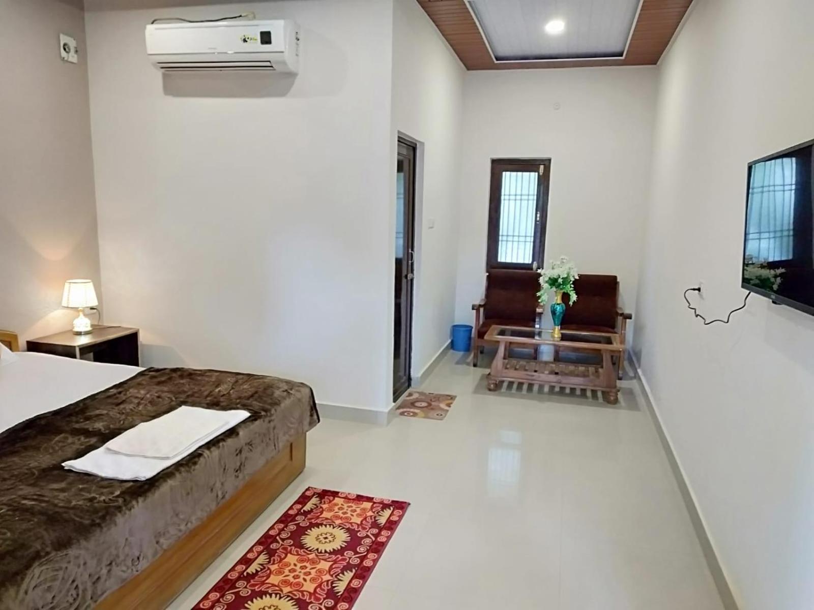 Deluxe Double Room (2 Adults + 1 Child) photo 1