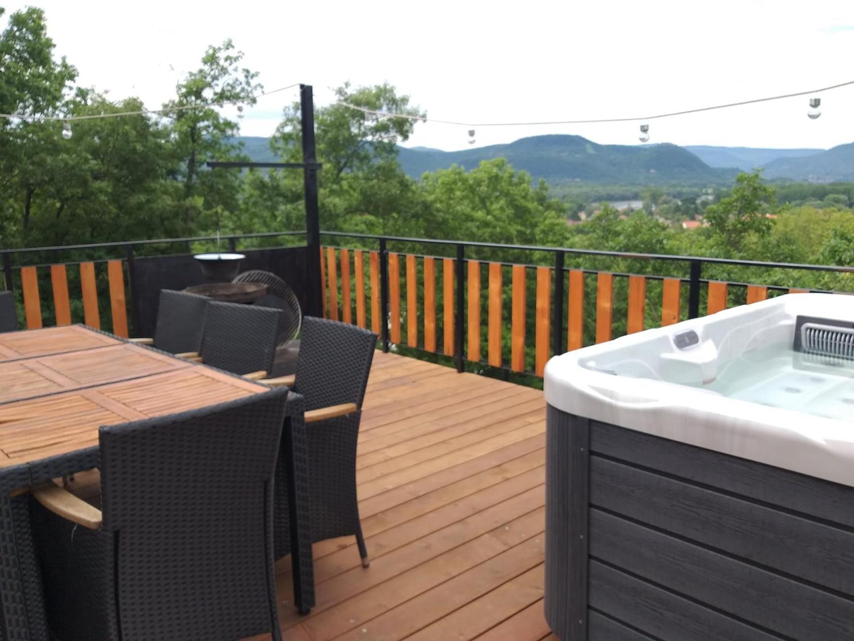 Two-Bedroom Apartment with Jacuzzi photo 2