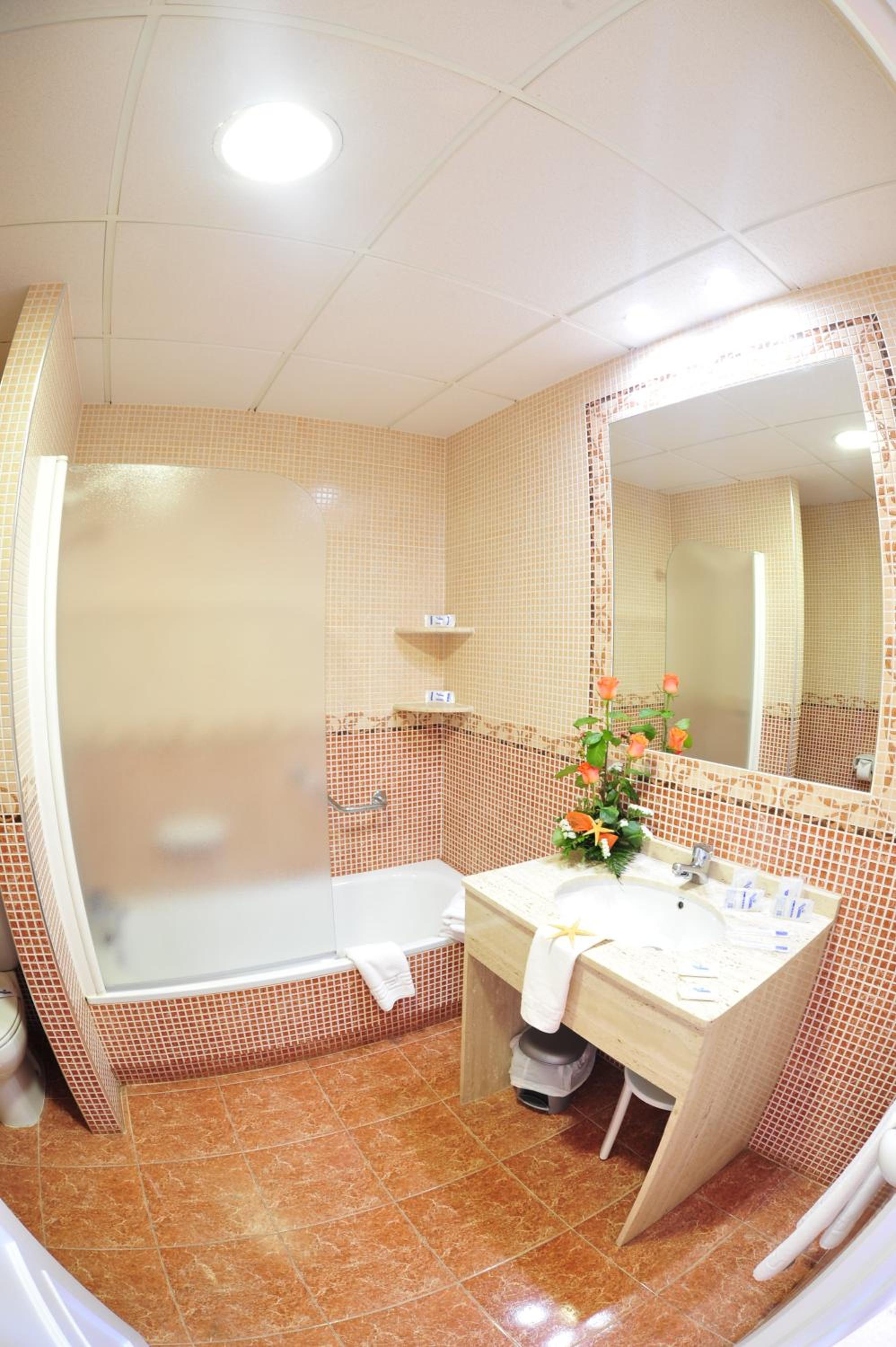 Double or Twin Room - Photo 11